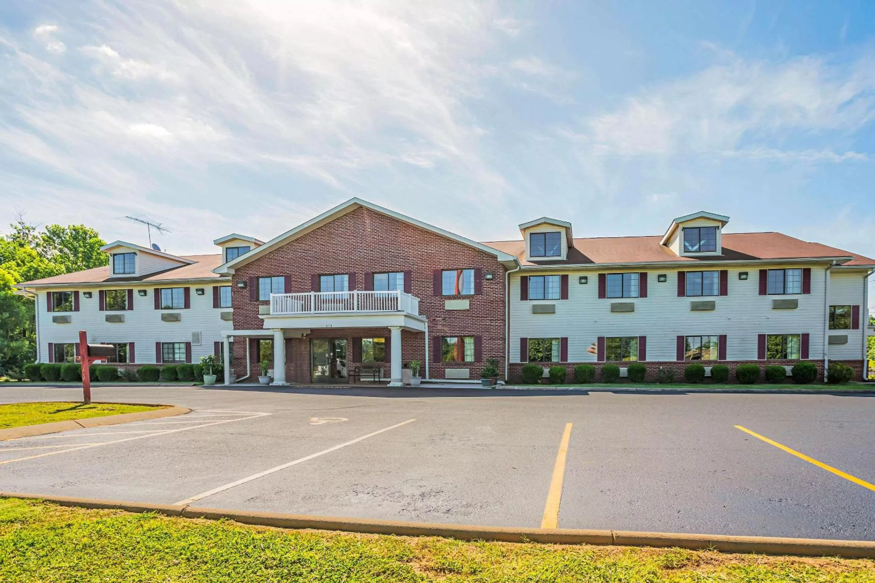 Property building in Econo Lodge Inn & Suites