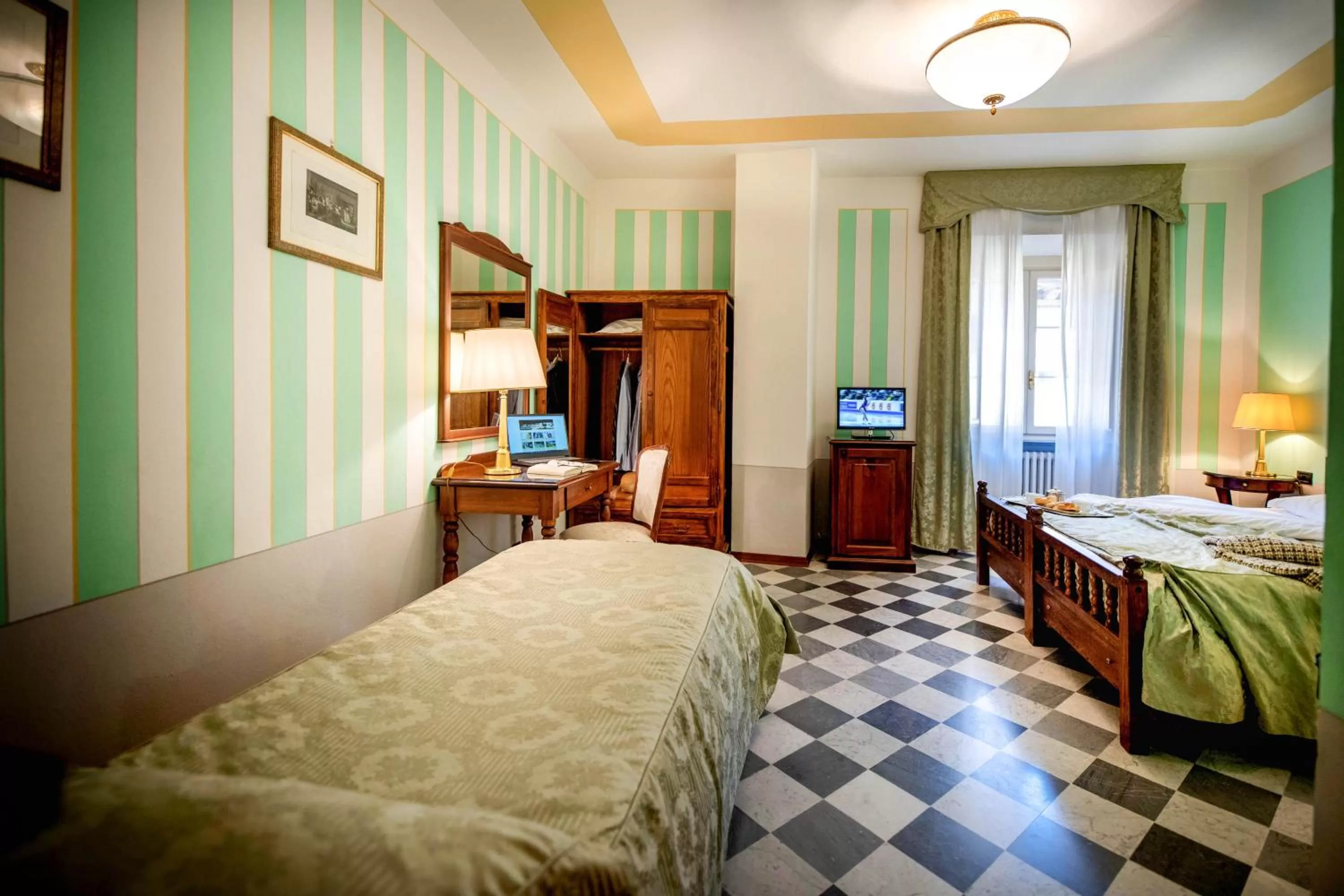 Bed in Park Hotel Regina - with air-condition and outdoor heated pool