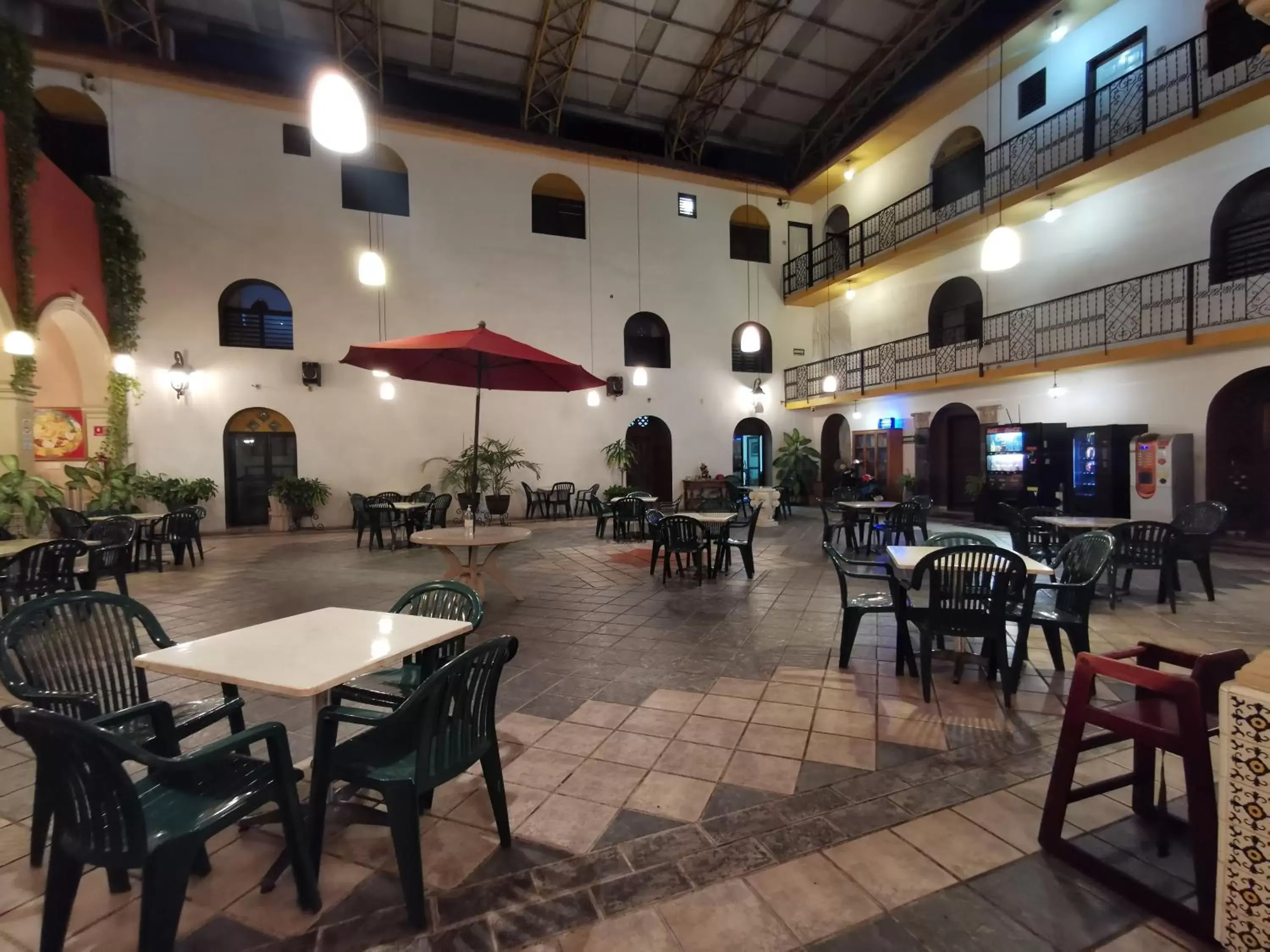 Patio, Restaurant/Places to Eat in Hotel Doralba Inn