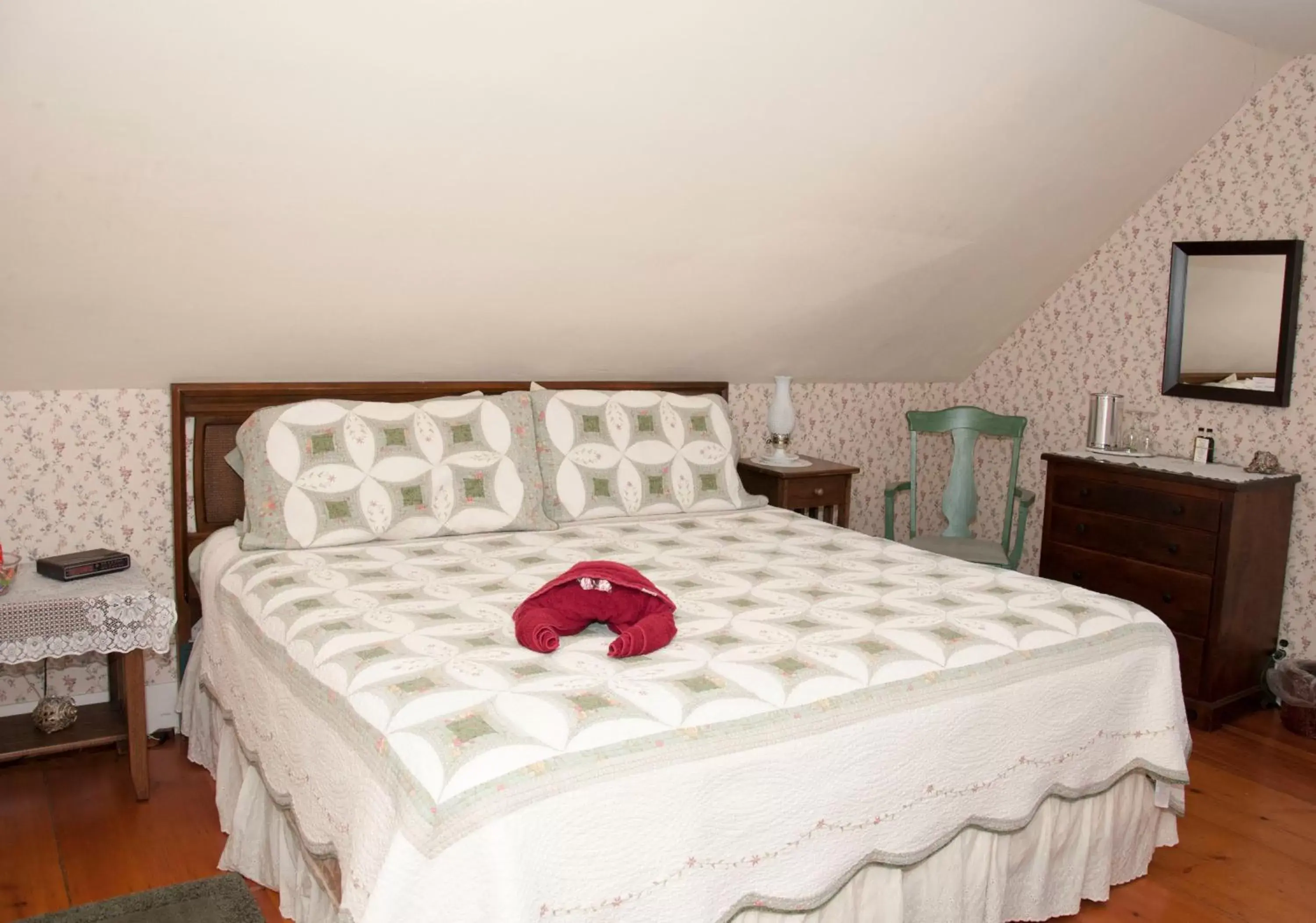 Bed in Candlebay Inn