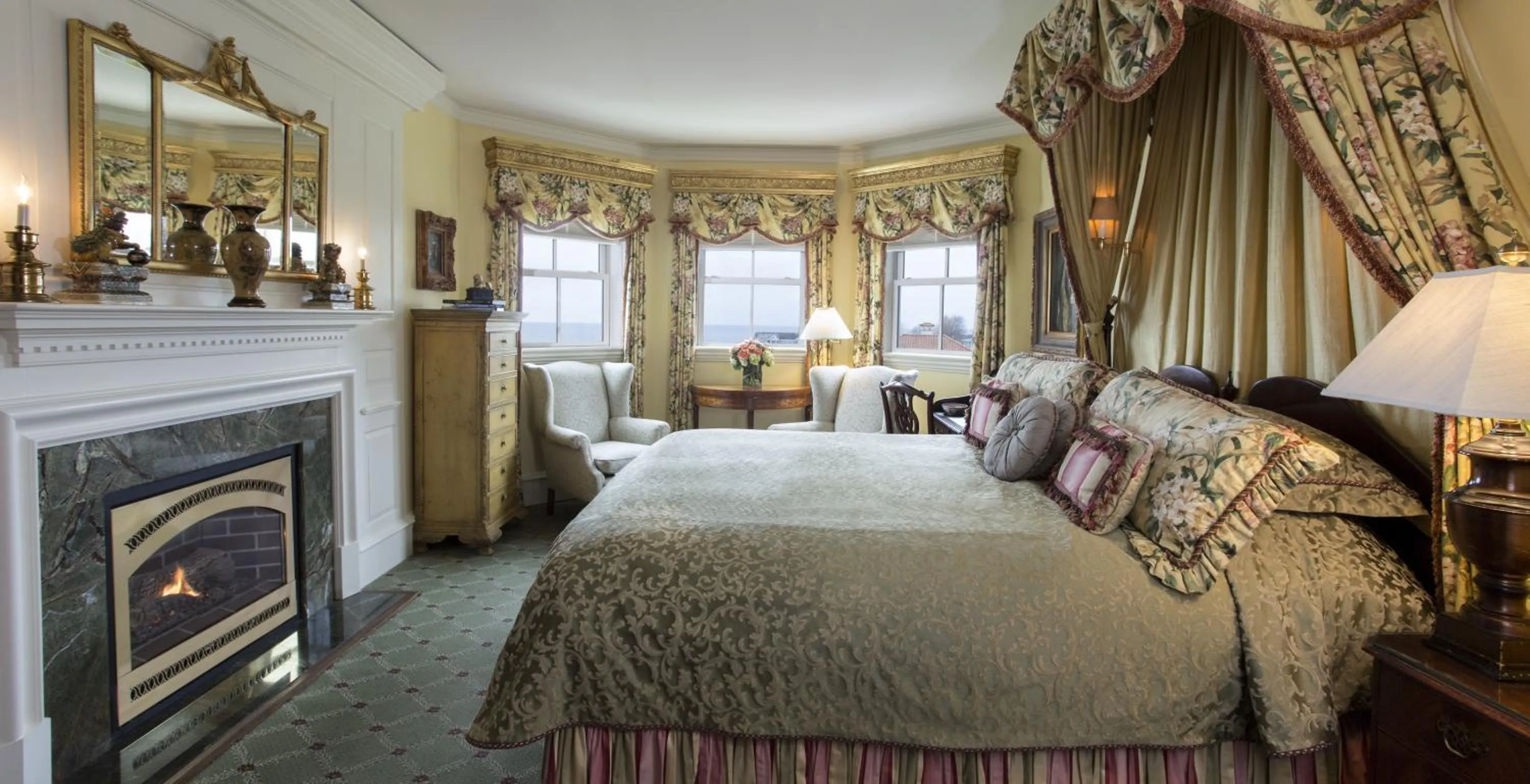 Day, Bed in The Chanler at Cliff Walk