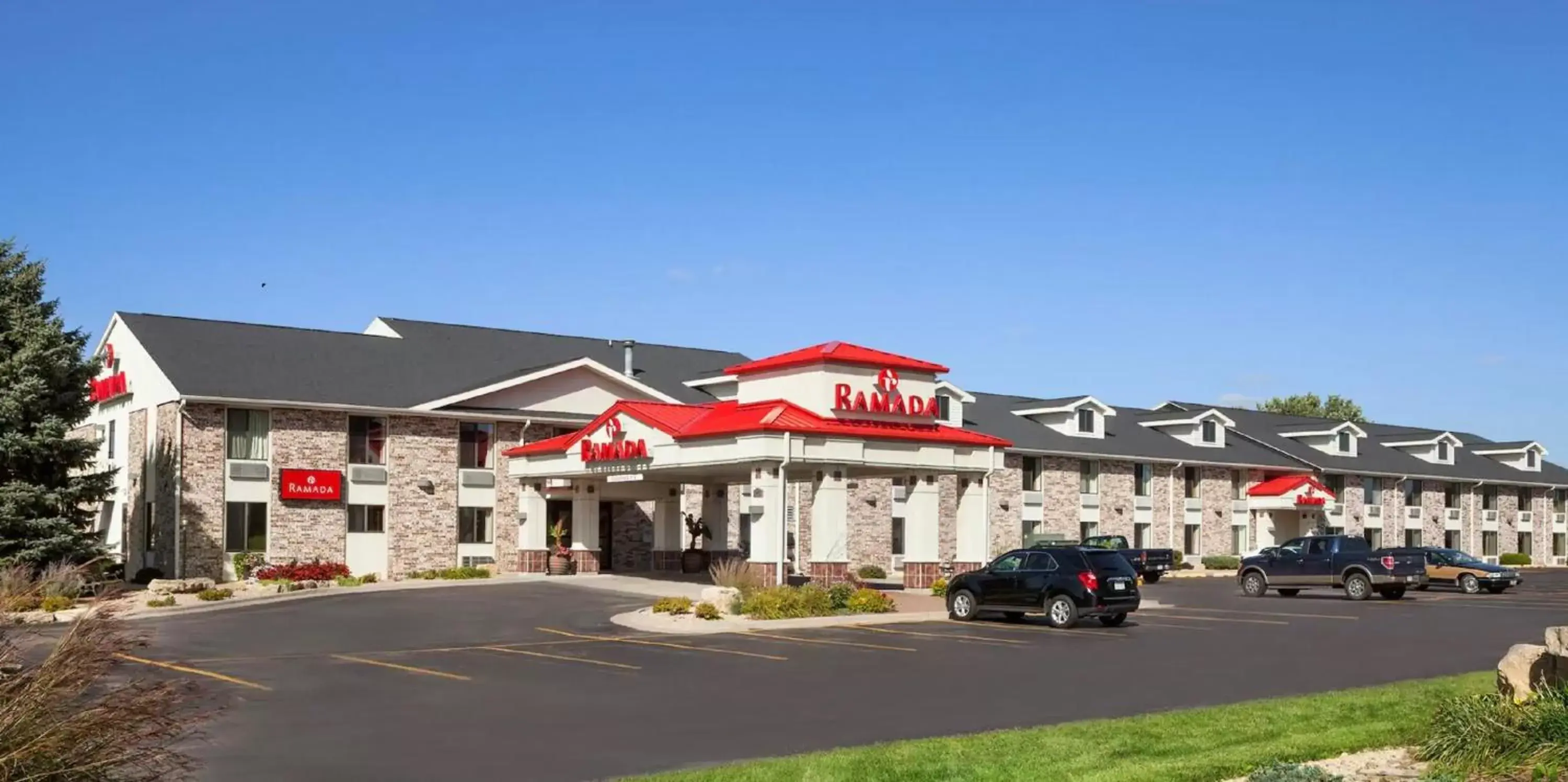 Property Building in Ramada by Wyndham Wisconsin Dells