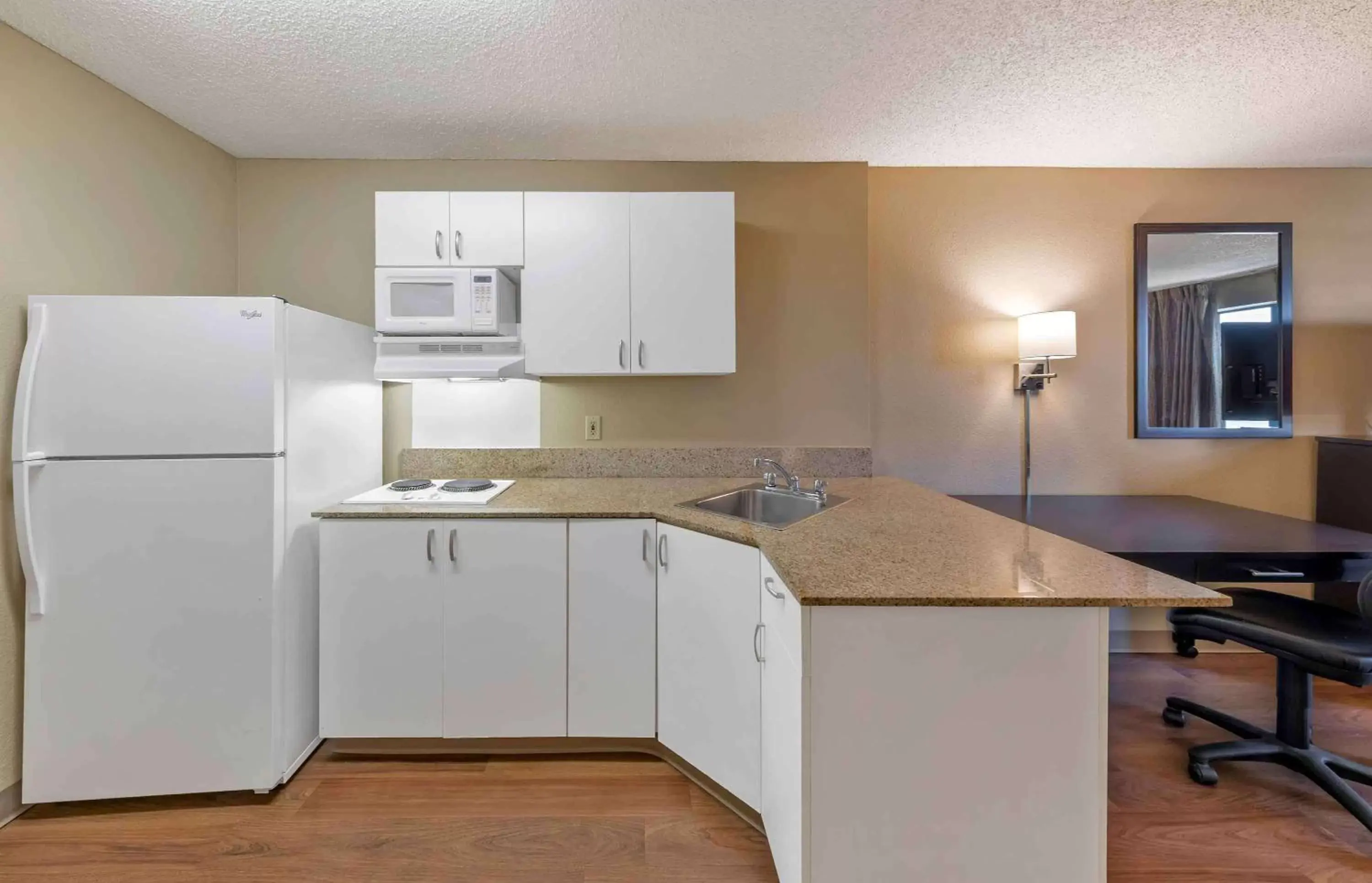 Bedroom, Kitchen/Kitchenette in Extended Stay America Suites - Los Angeles - Valencia