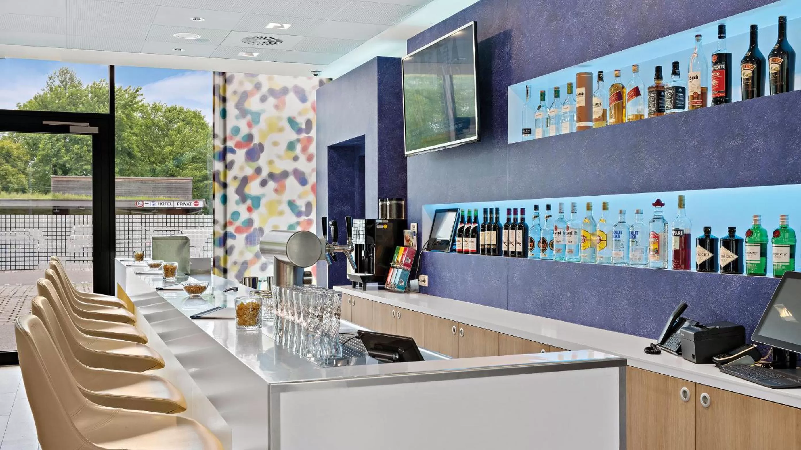 Lounge or bar in Styles Hotel Friedrichshafen