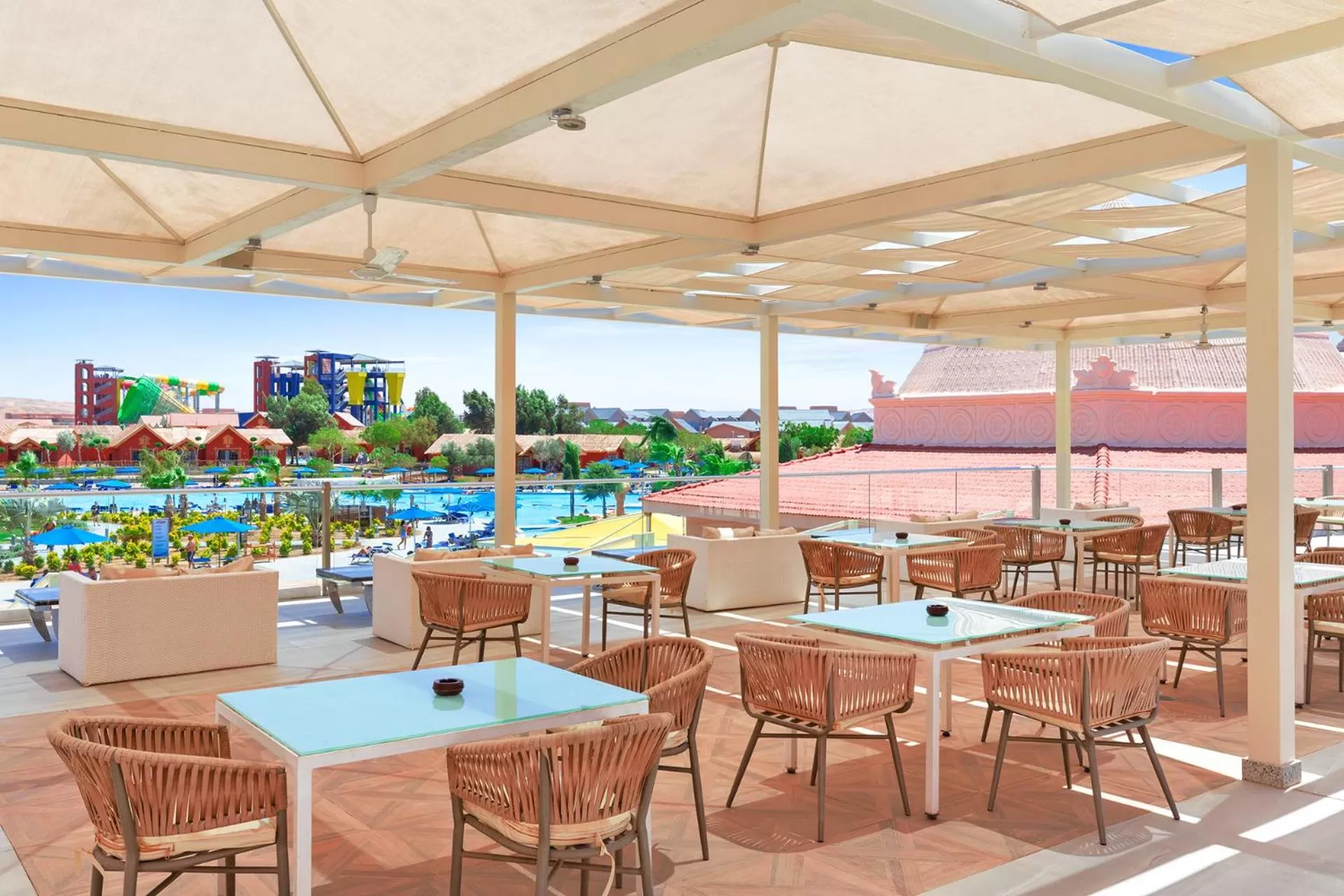 Lounge or bar in Pickalbatros Jungle Aqua Park - Neverland Hurghada