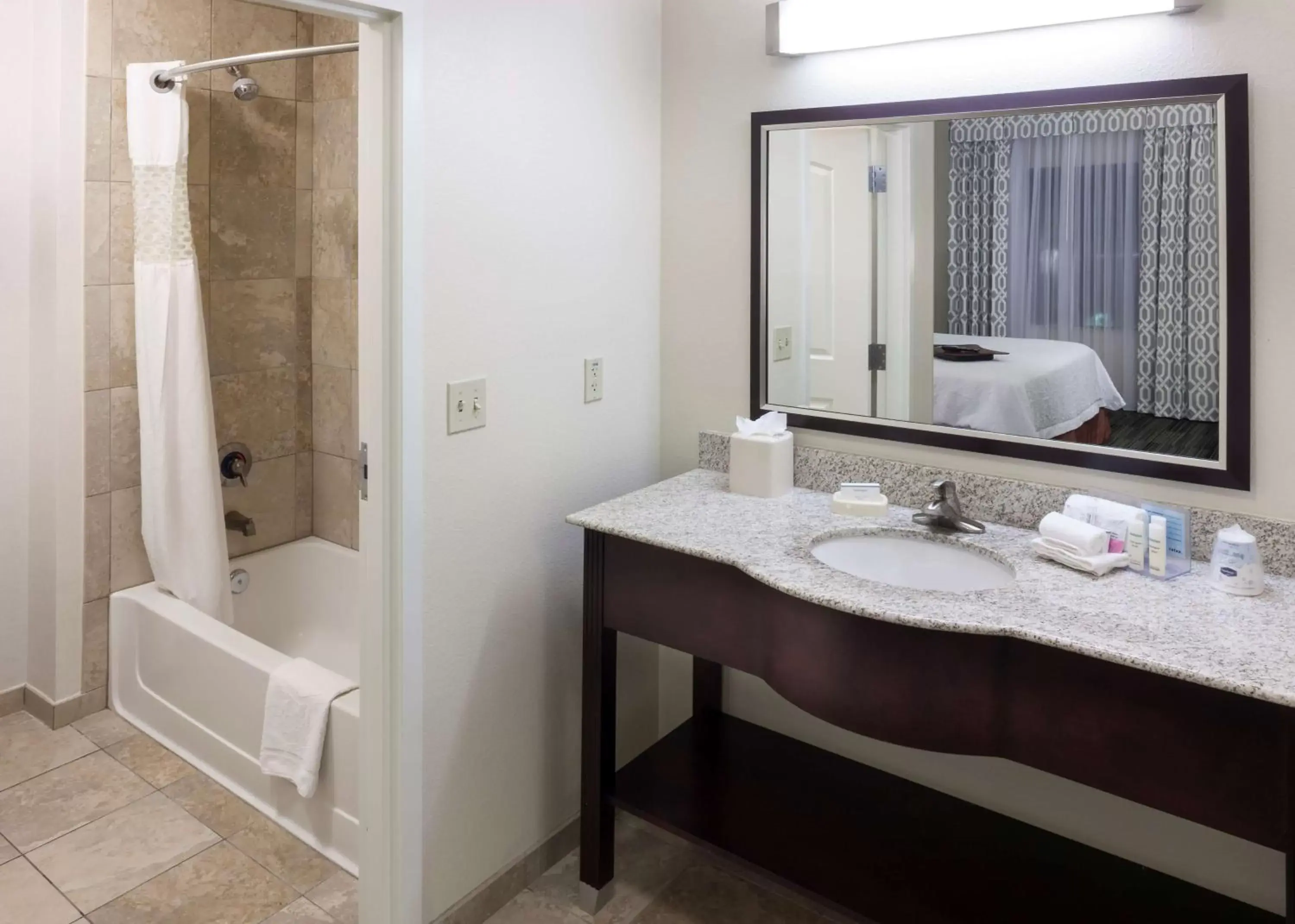 Bathroom in Hampton Inn & Suites Phoenix North/Happy Valley