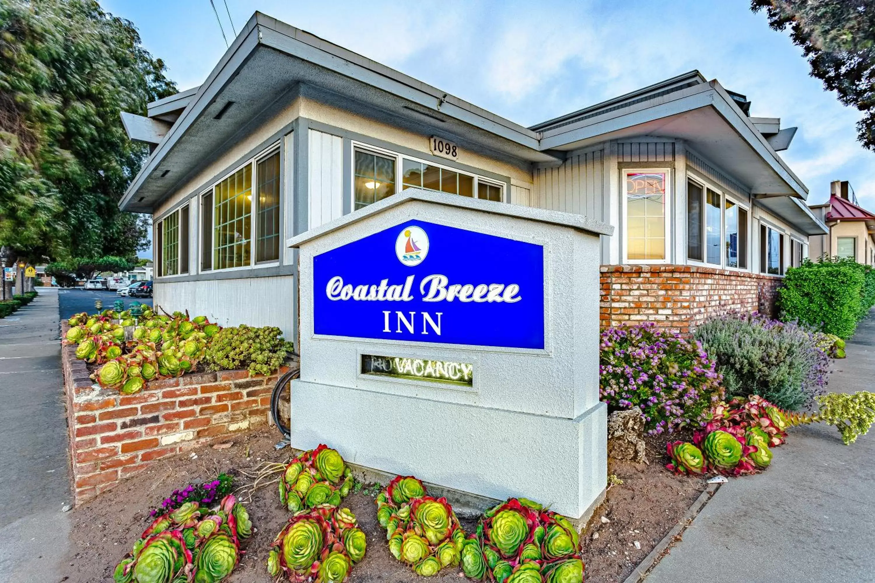 Property Building in Coastal Breeze Inn