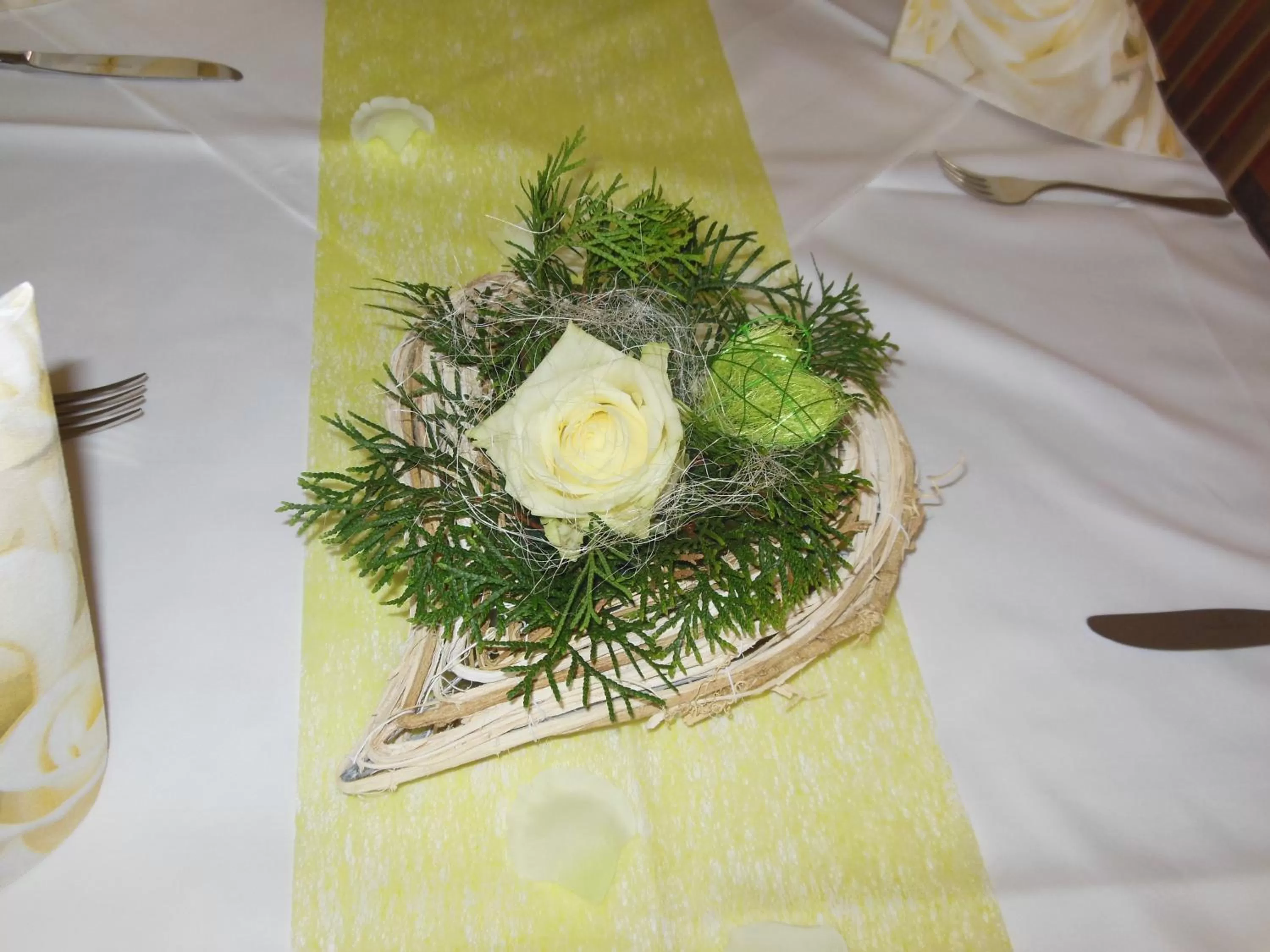 Restaurant/places to eat in Hotel Asterra