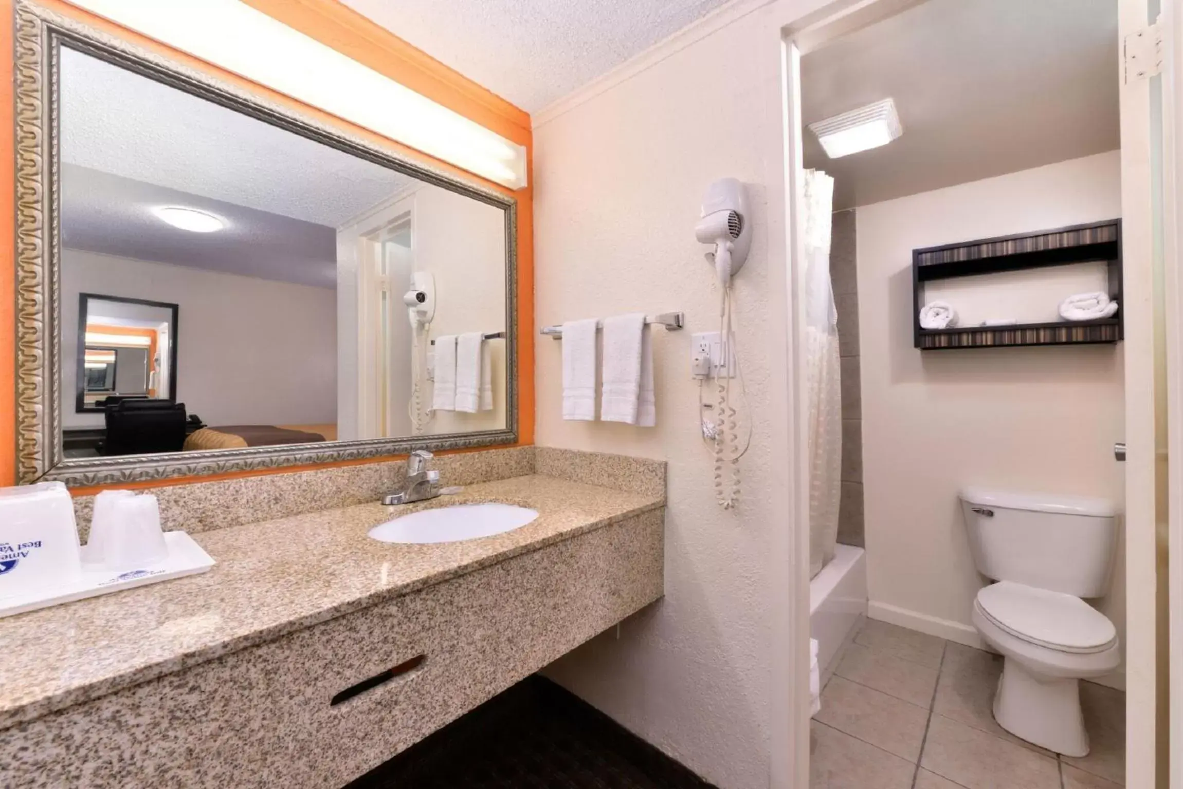 Kitchenette with 2 Queen Beds - Smoking in Americas Best Value Inn Ponca City Kitchenette with 2 Queen Beds - Smoking in Americas Best Value Inn Ponca City