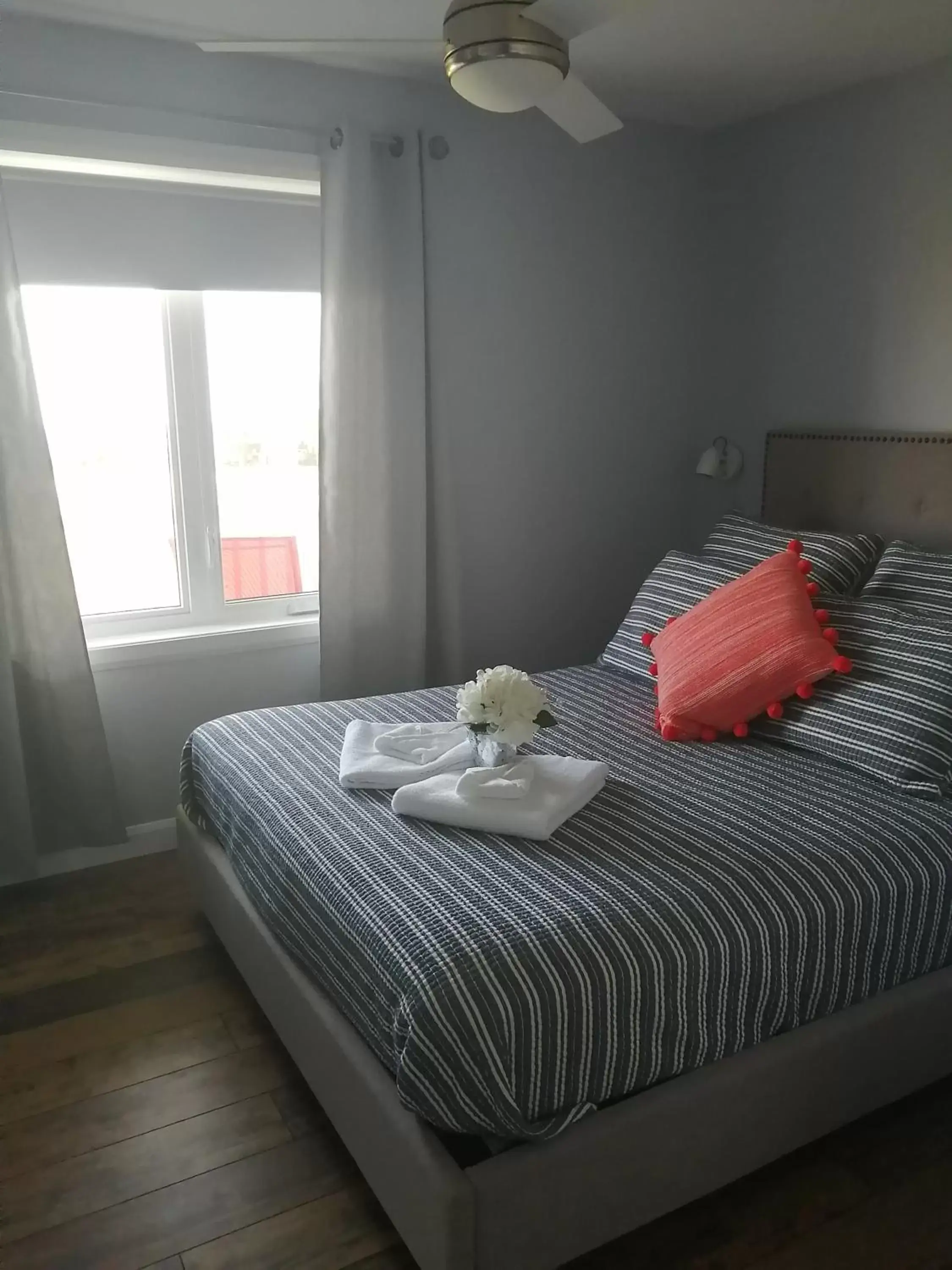 Bedroom, Bed in Gîte Shoreline de la Terre à la Mer