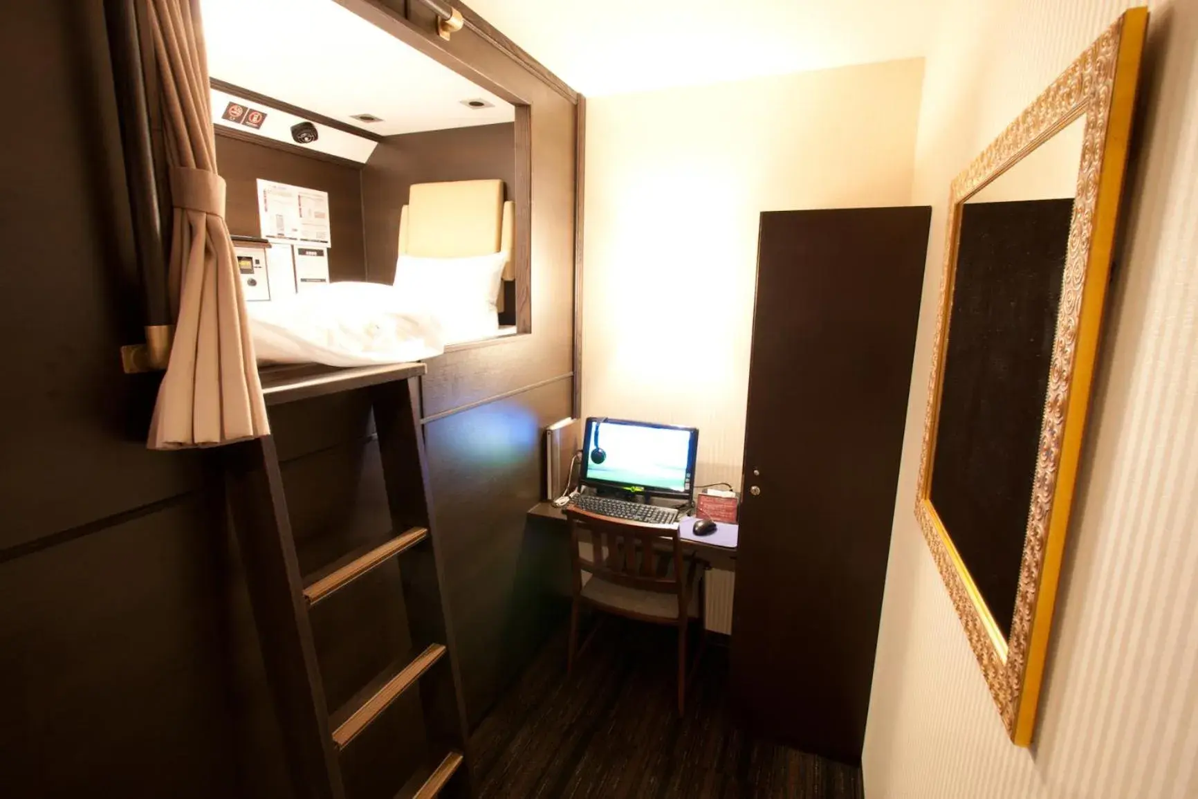 TV/Entertainment Center in HEARTS Capsule Hotel & Spa Nakasu