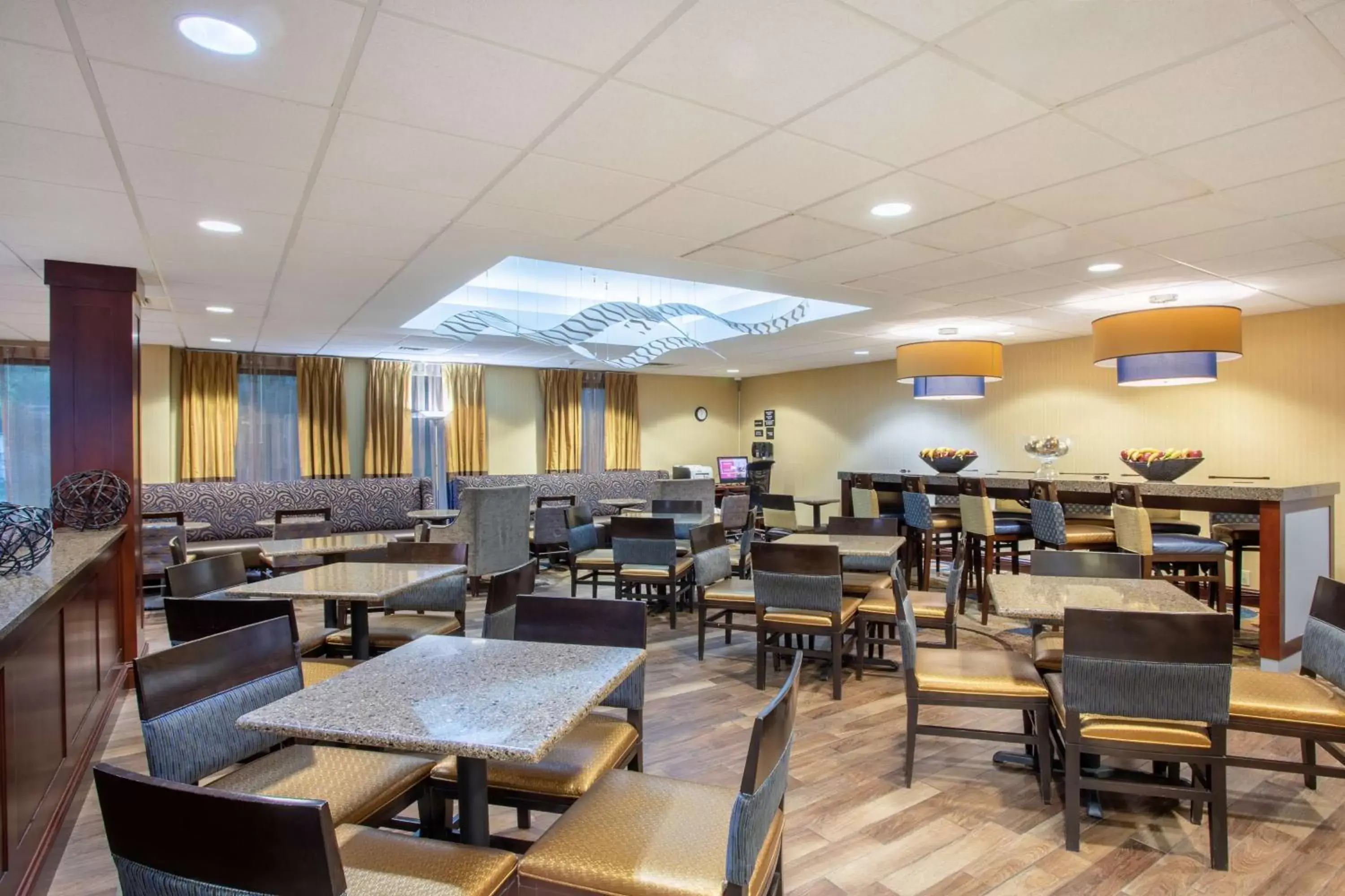 Lobby or reception, Restaurant/Places to Eat in Hampton Inn Fishkill