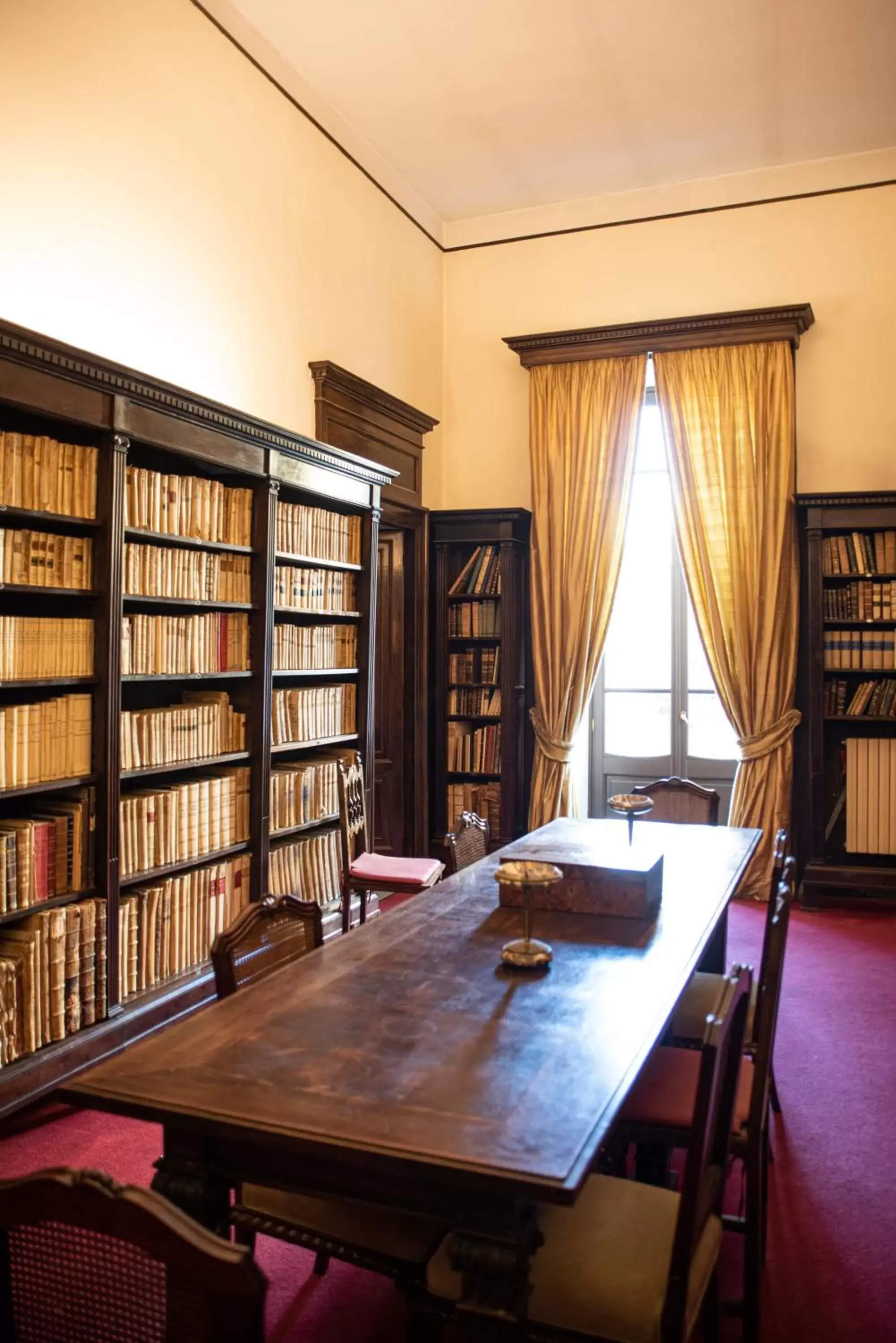 Library in Dimora de Matera Luxury Suites