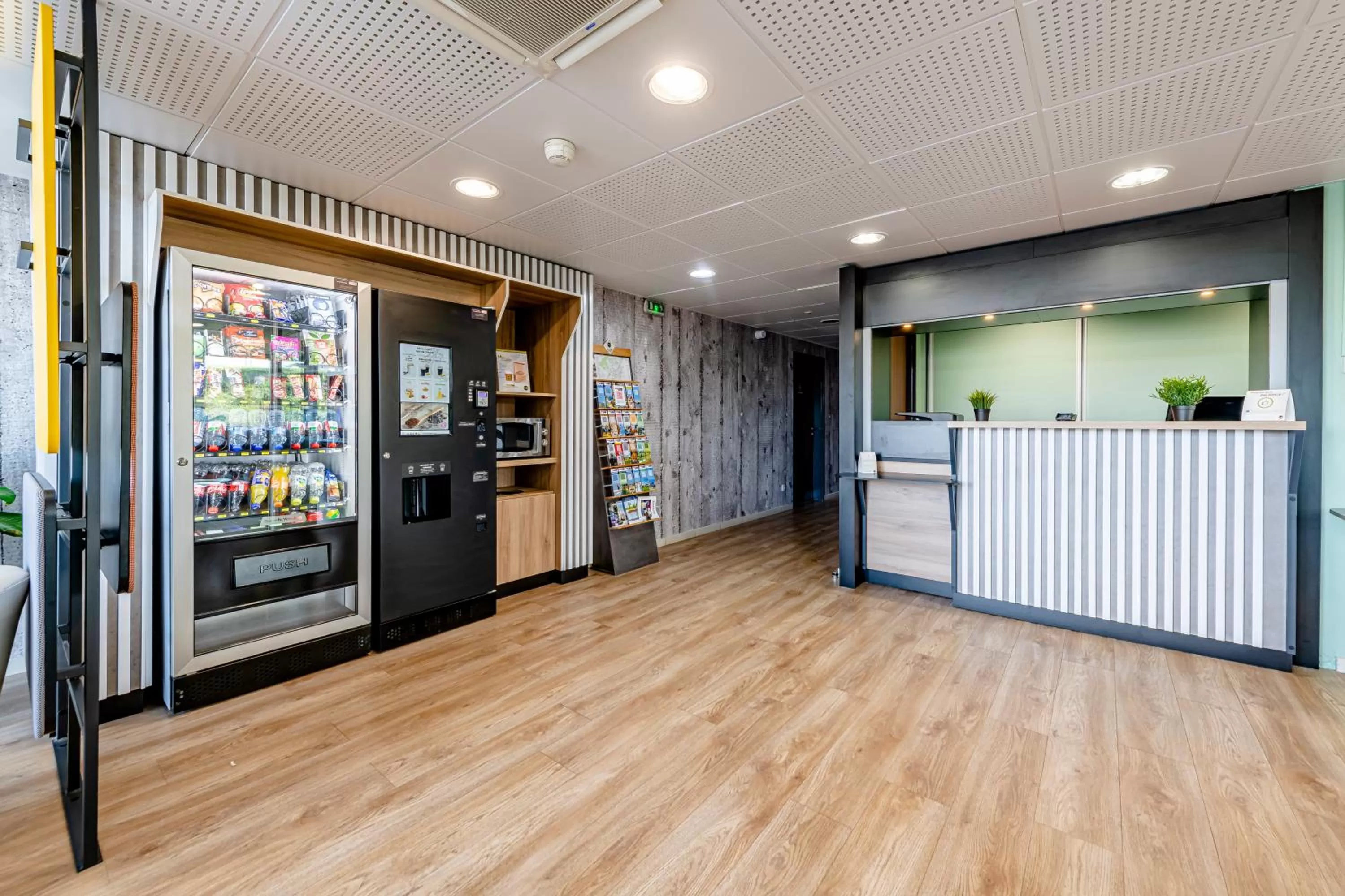 Lobby or reception in B&B HOTEL Bordeaux Talence
