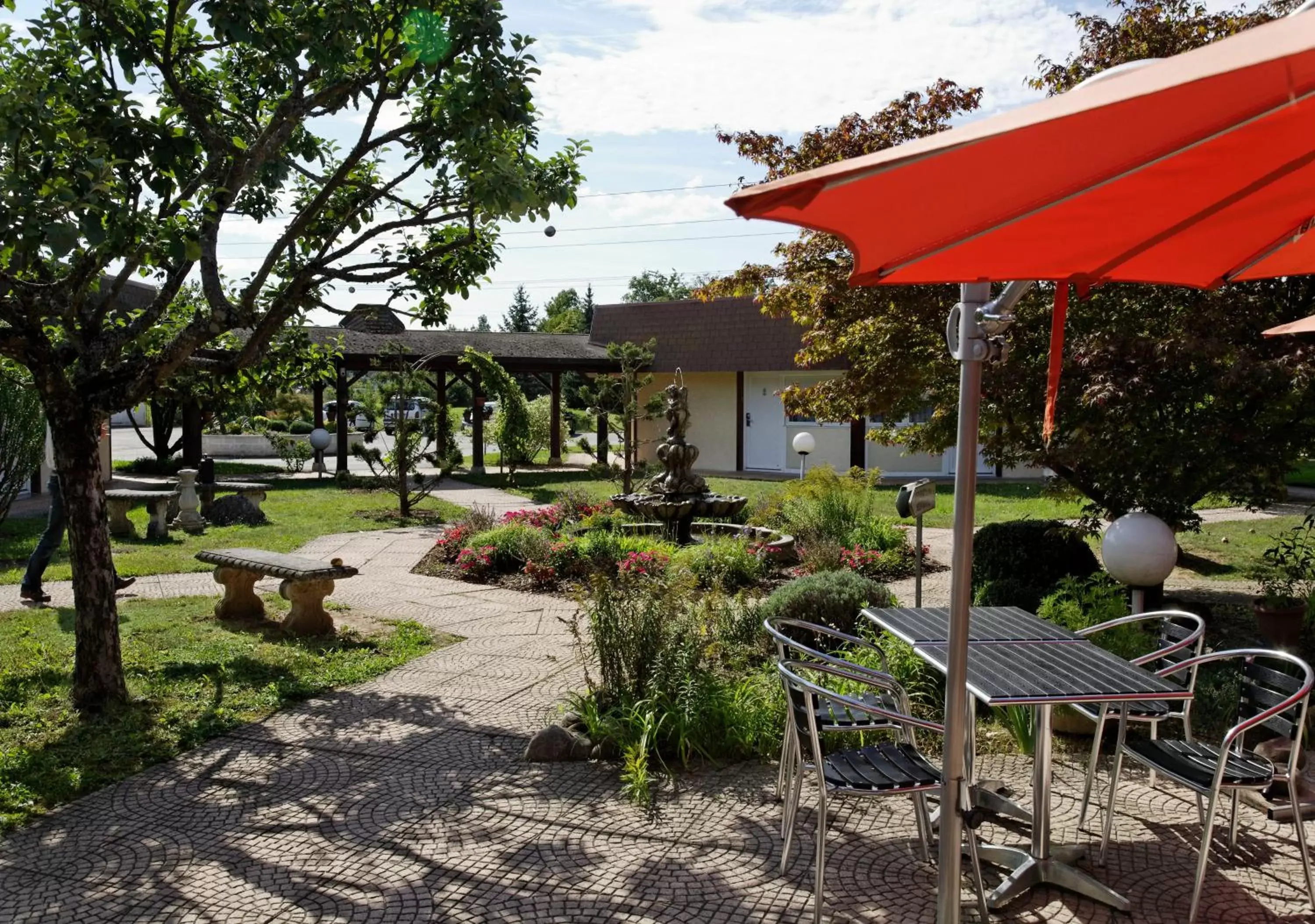 Garden in Charme Hôtel et Spa, Montbéliard Sud