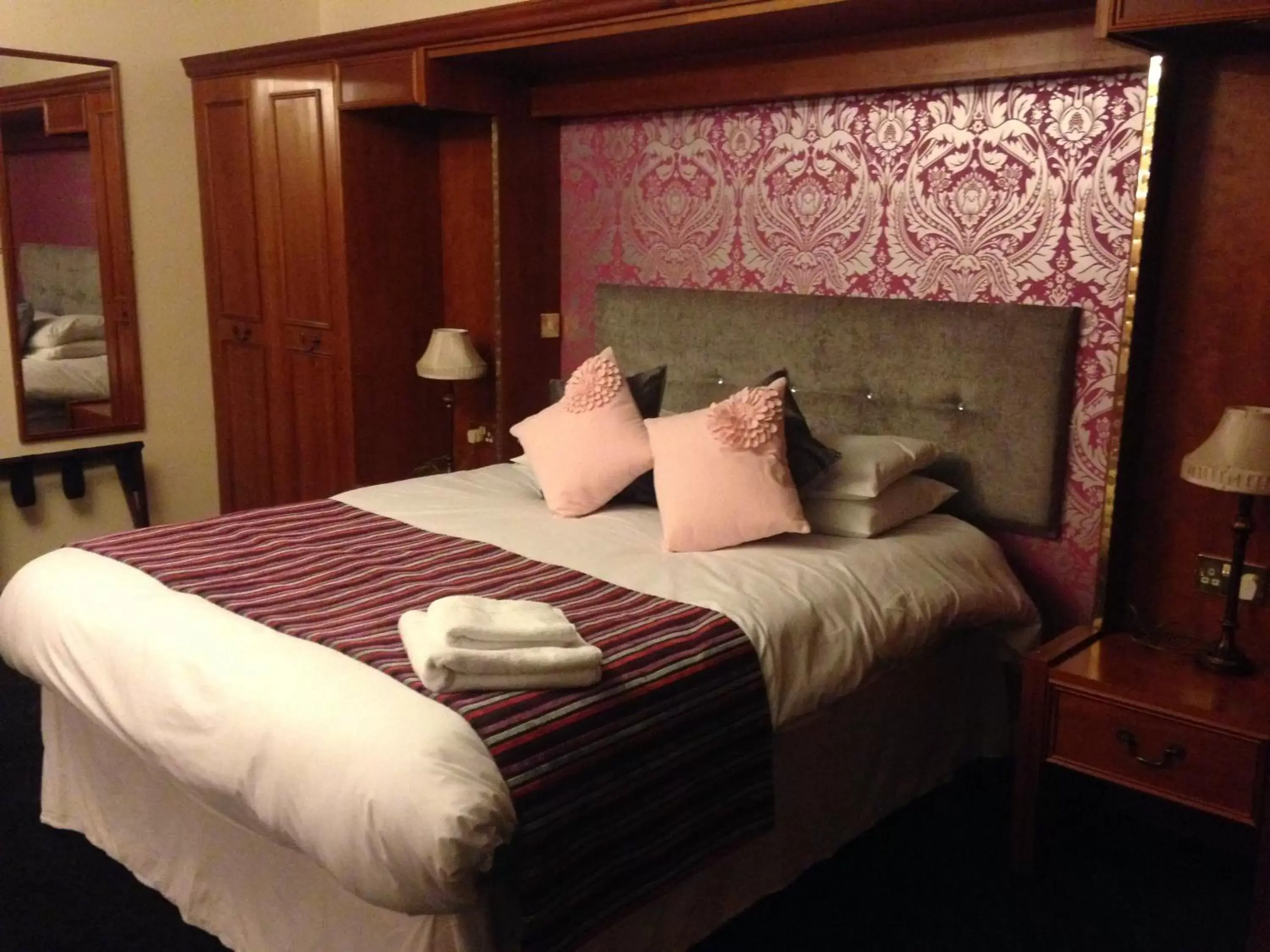 Bed in Strawberry Bank Hotel, NEC