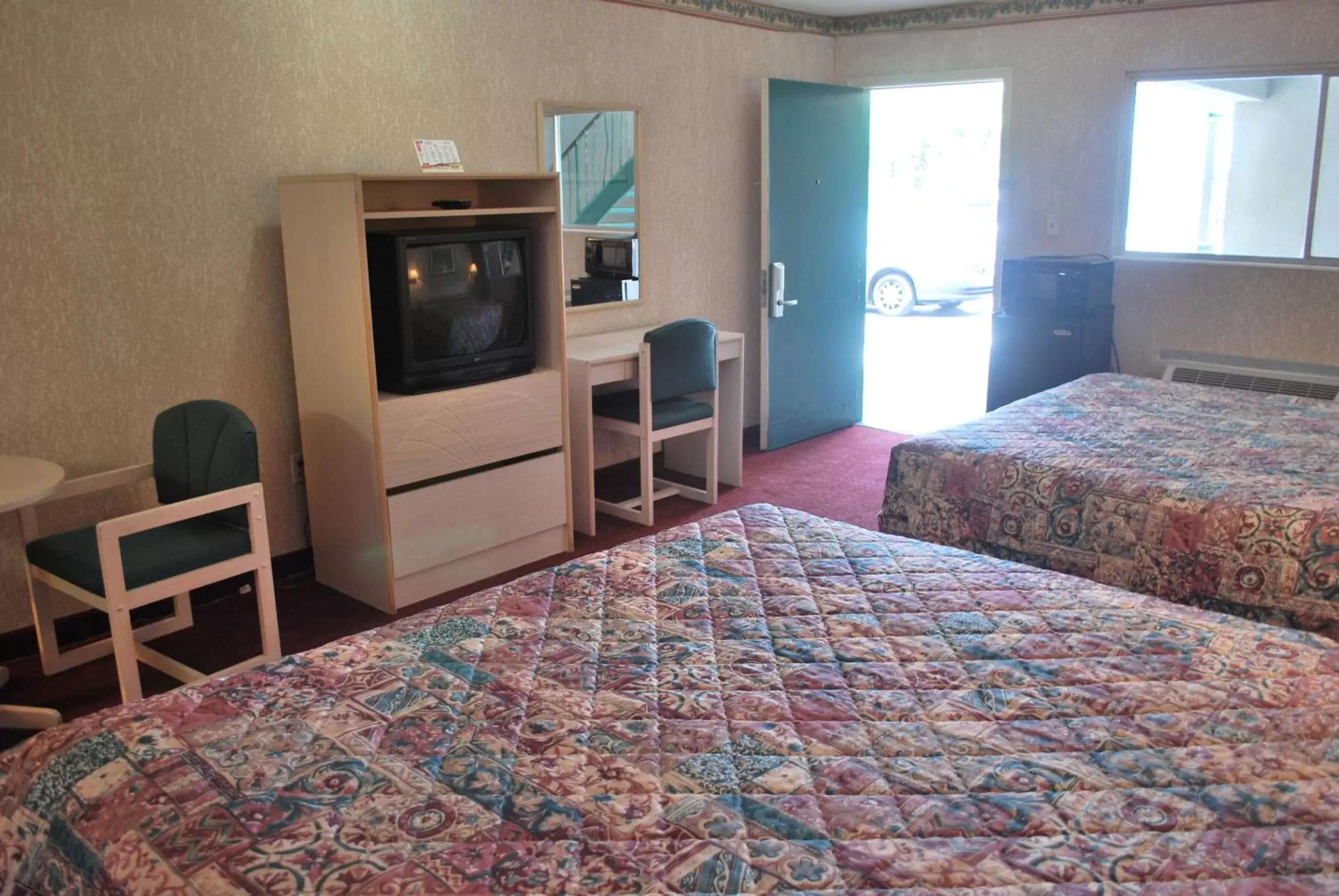 Bedroom, Bed in Best Motel Lakeland