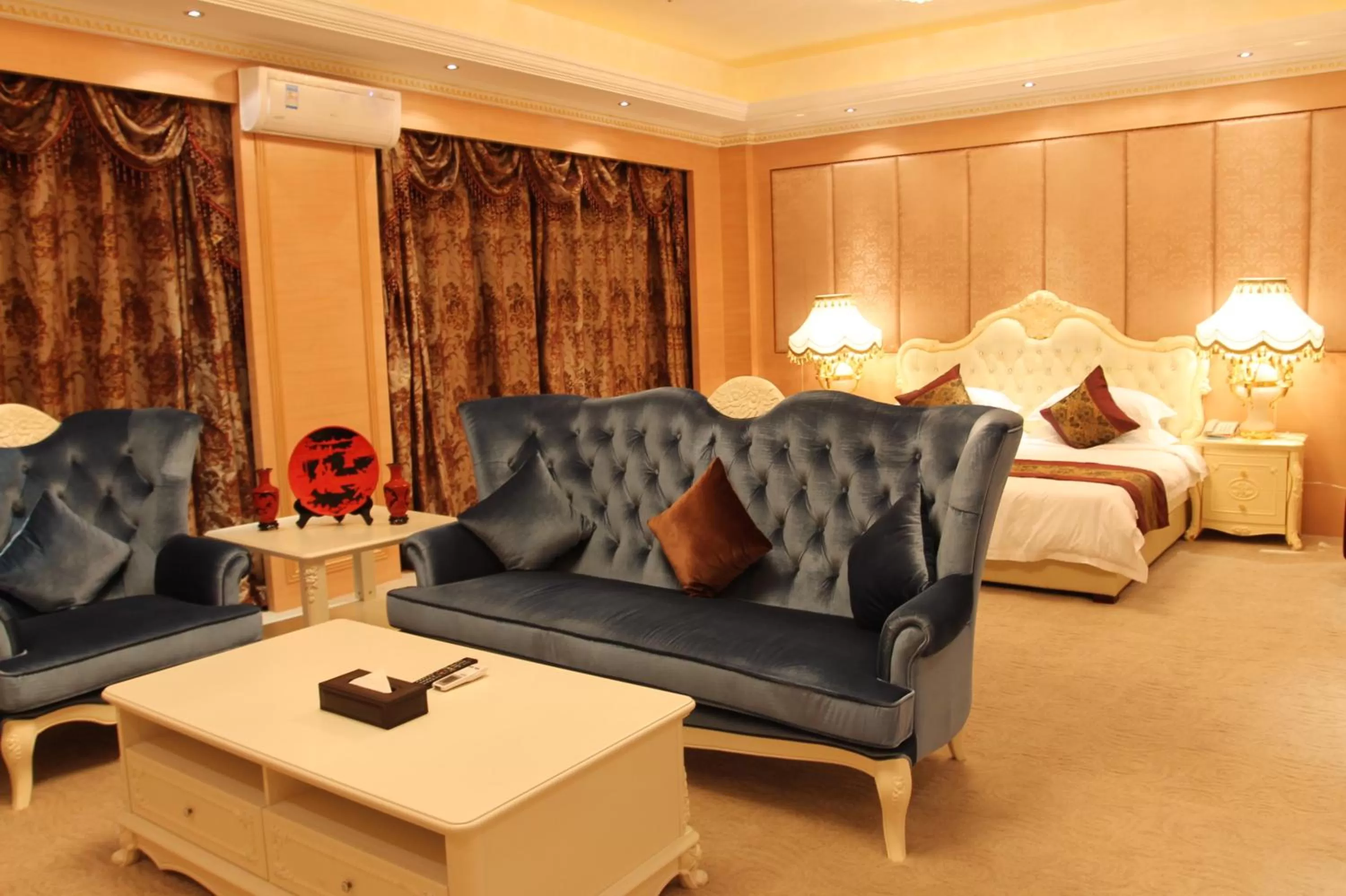 Living room, Bed in Sogecoa Golden Peacock