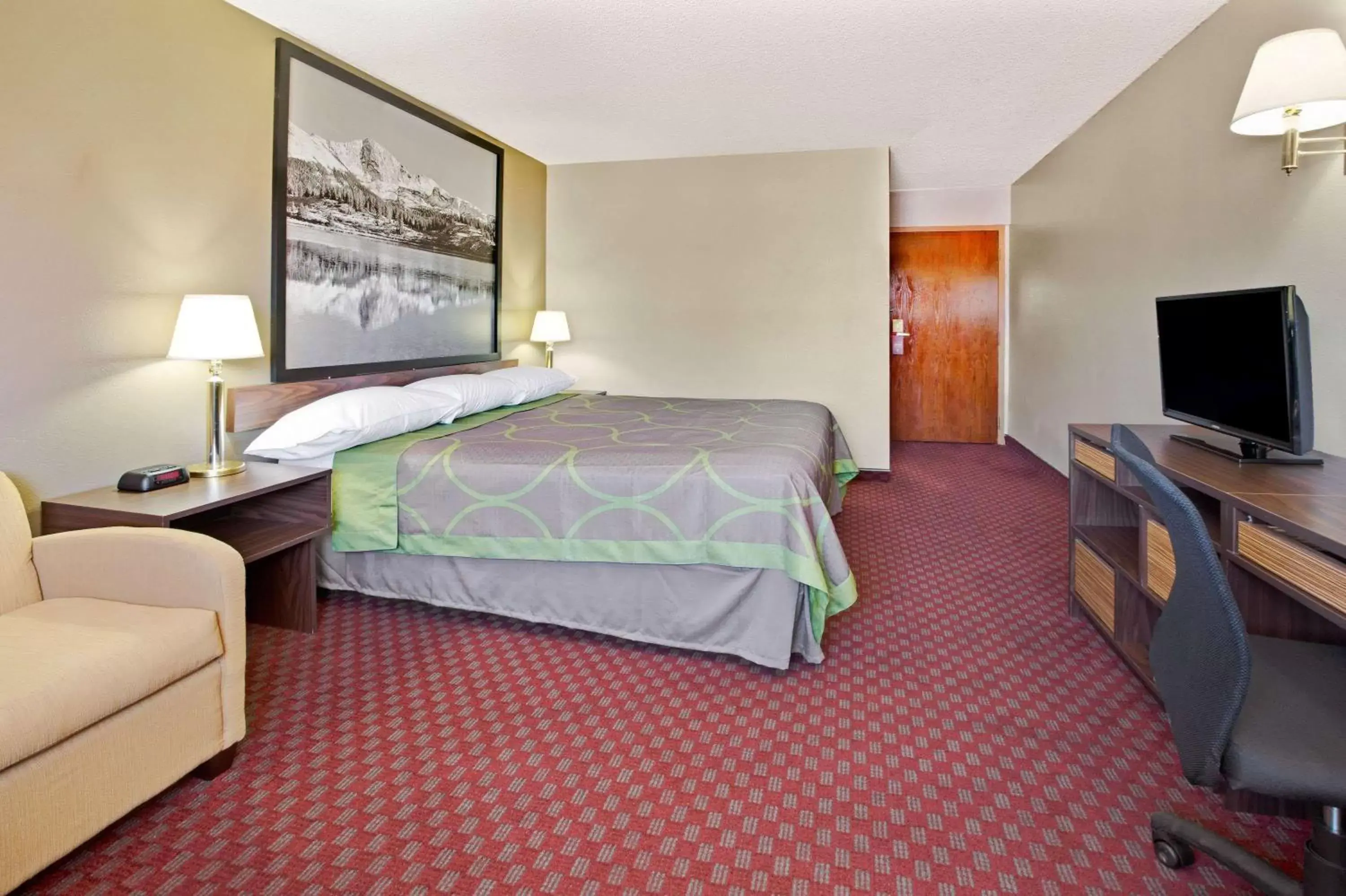 Photo of the whole room, Bed in Super 8 by Wyndham Longmont/Del Camino