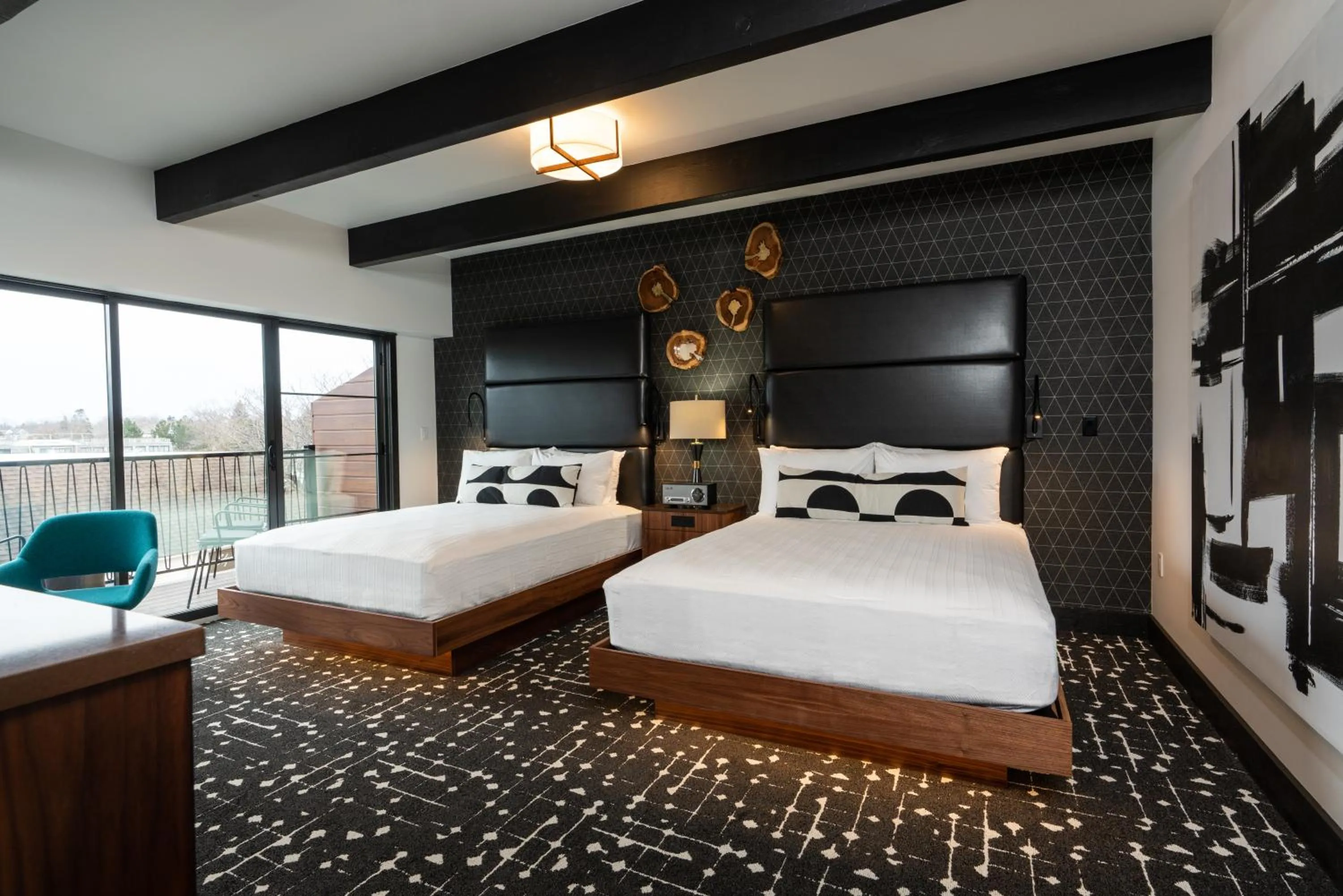 Photo of the whole room, Bed in The Earl in Charlevoix