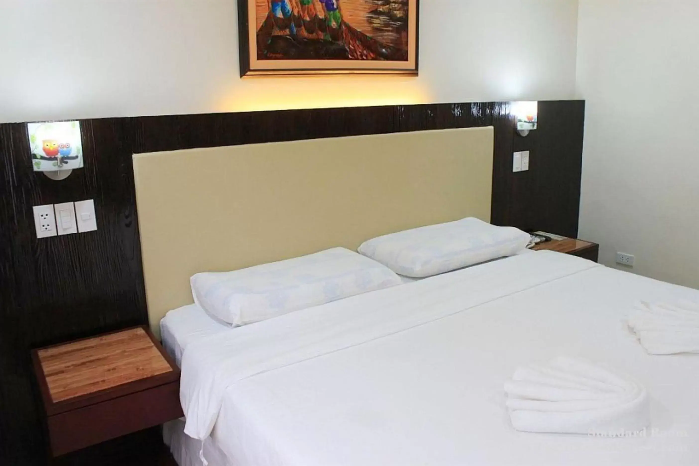 Bed in Lost Horizon Beach Dive Resort Bed in Lost Horizon Beach Dive Resort