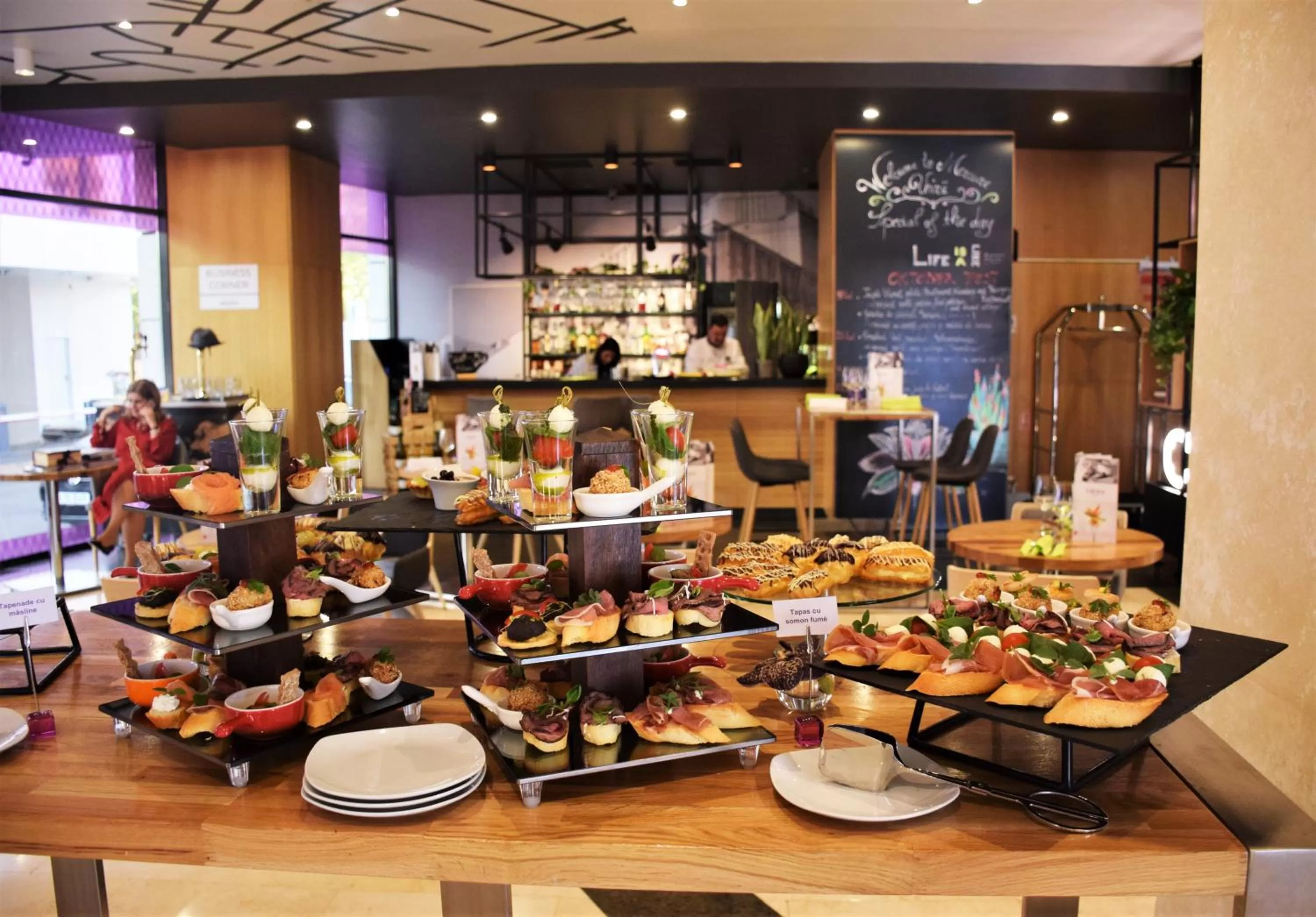 Restaurant/places to eat in Mercure Bucharest Unirii