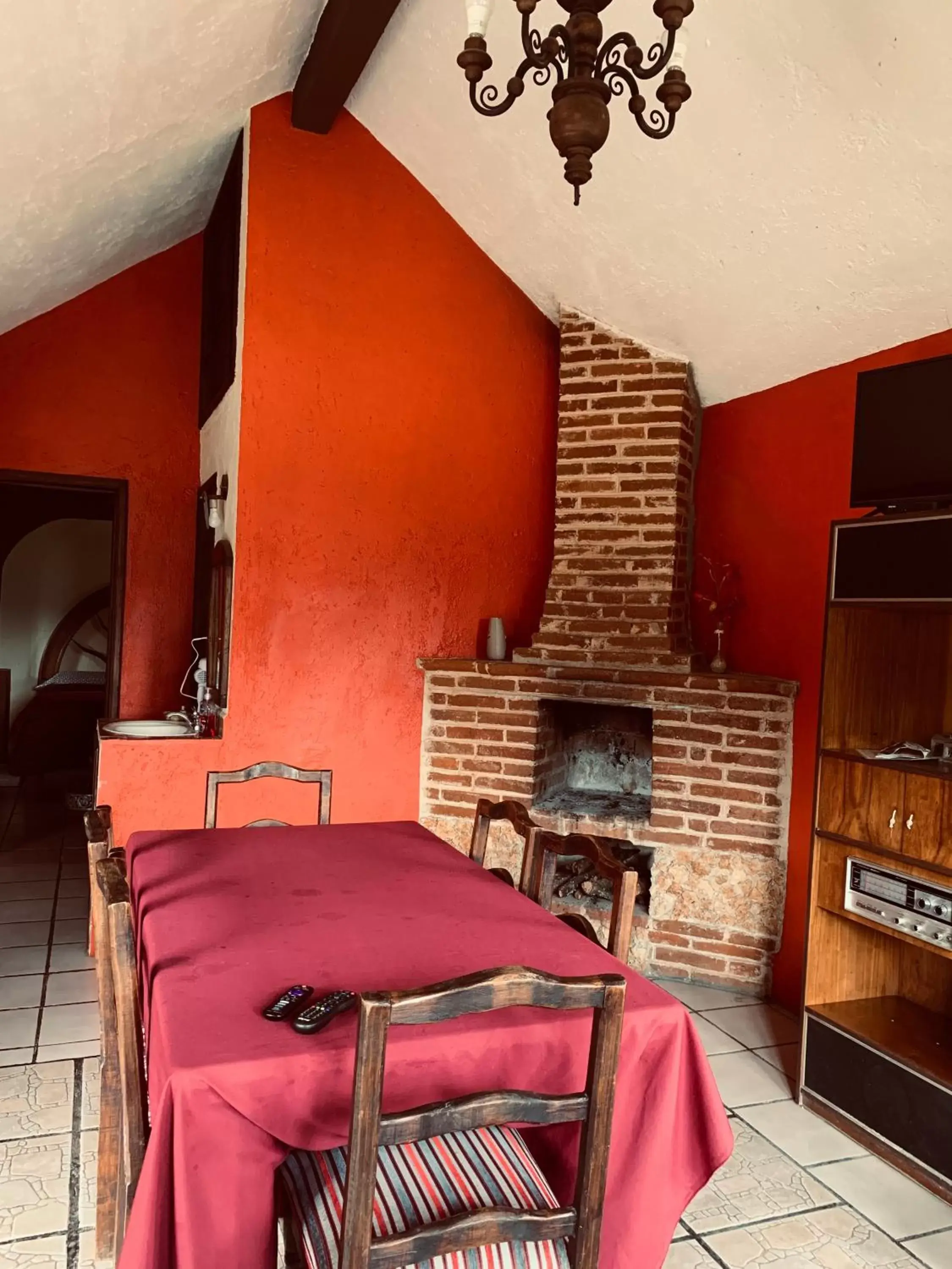 Dining area in CORTIJO LA CASONA & Bungalow al Pie de la Montaña