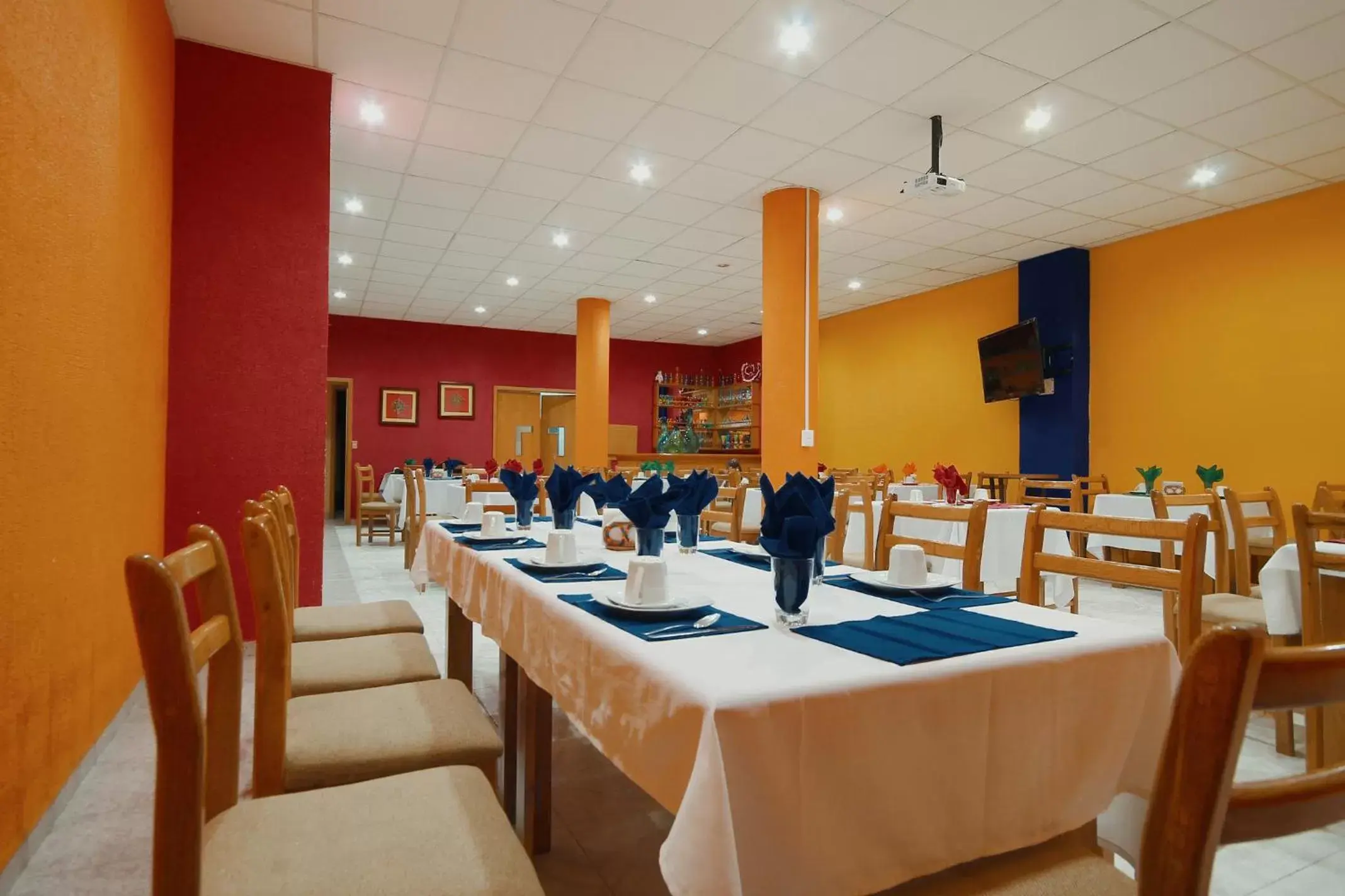 Food, Restaurant/Places to Eat in HOTEL EL CONQUISTADOR MONARCA.