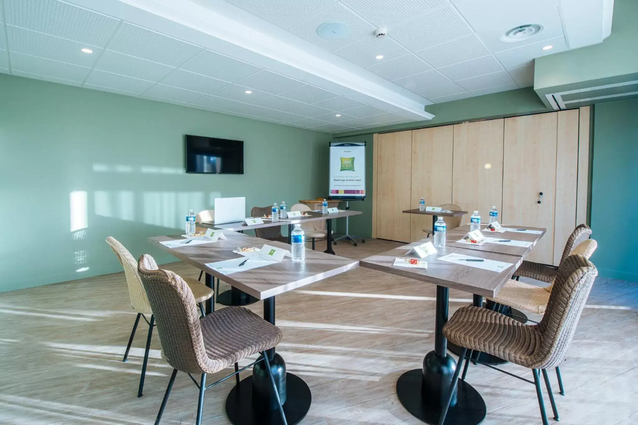 Business facilities in ibis Styles Antibes