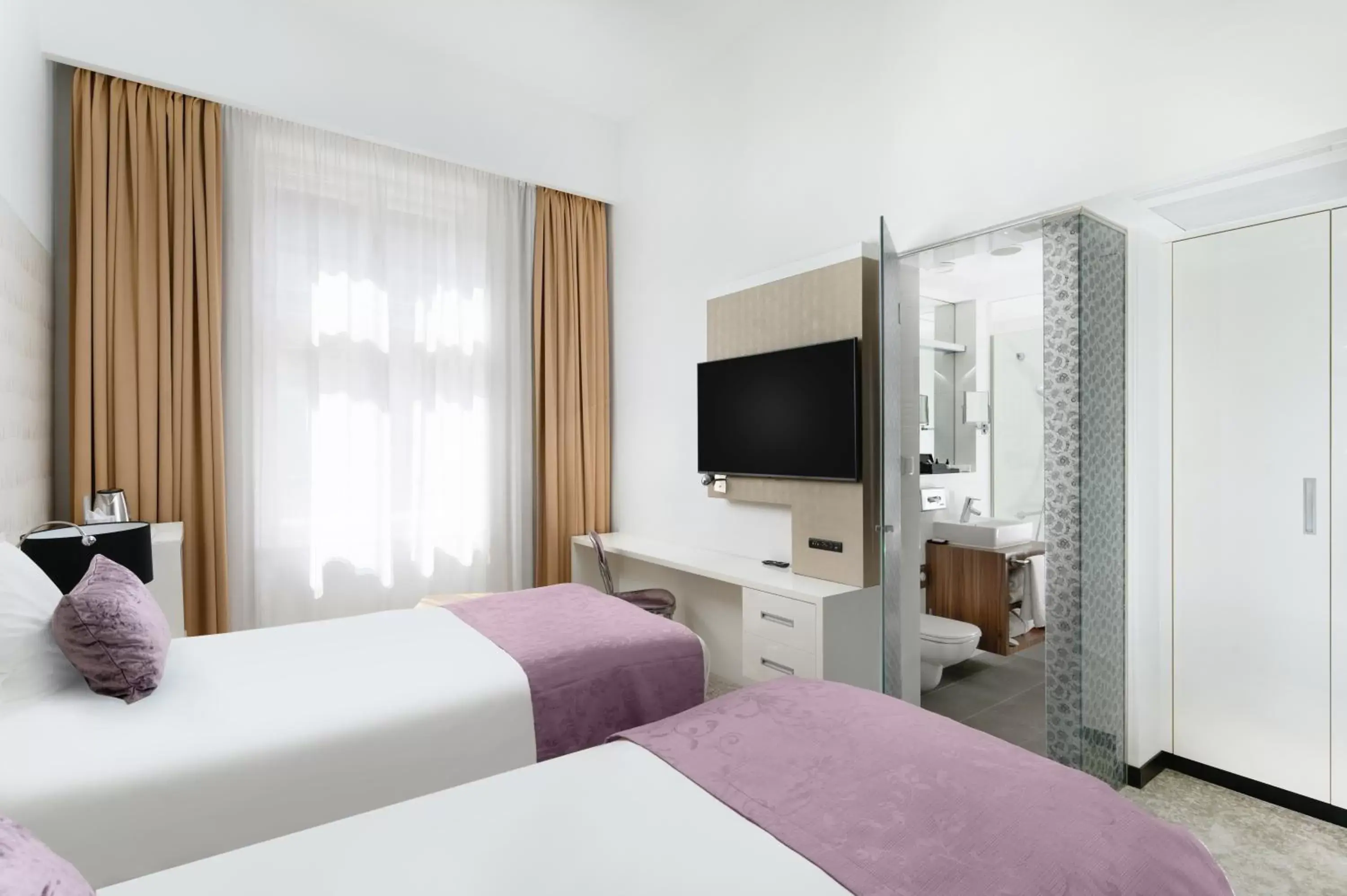 TV and multimedia, Bed in Hotel Nemzeti Budapest - MGallery