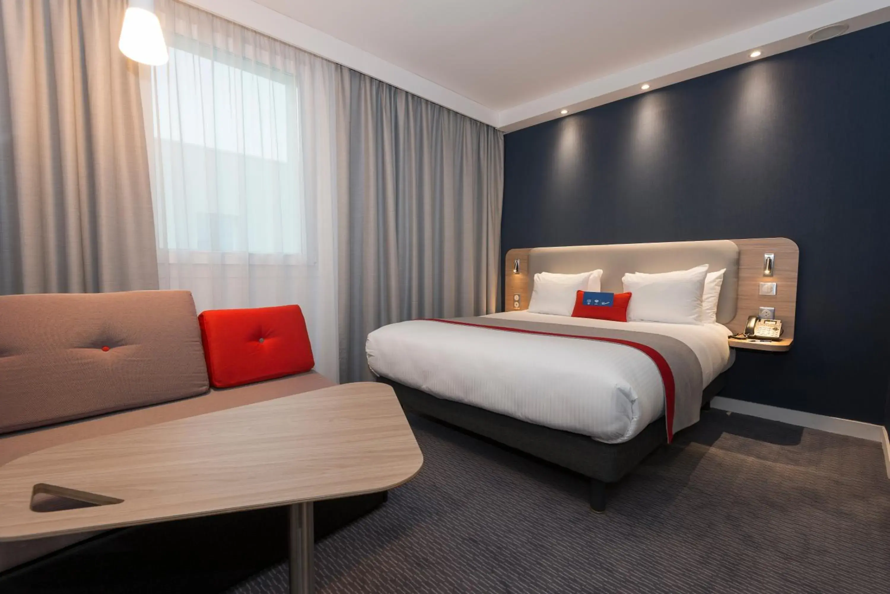 Bed in Holiday Inn Express Paris - Velizy