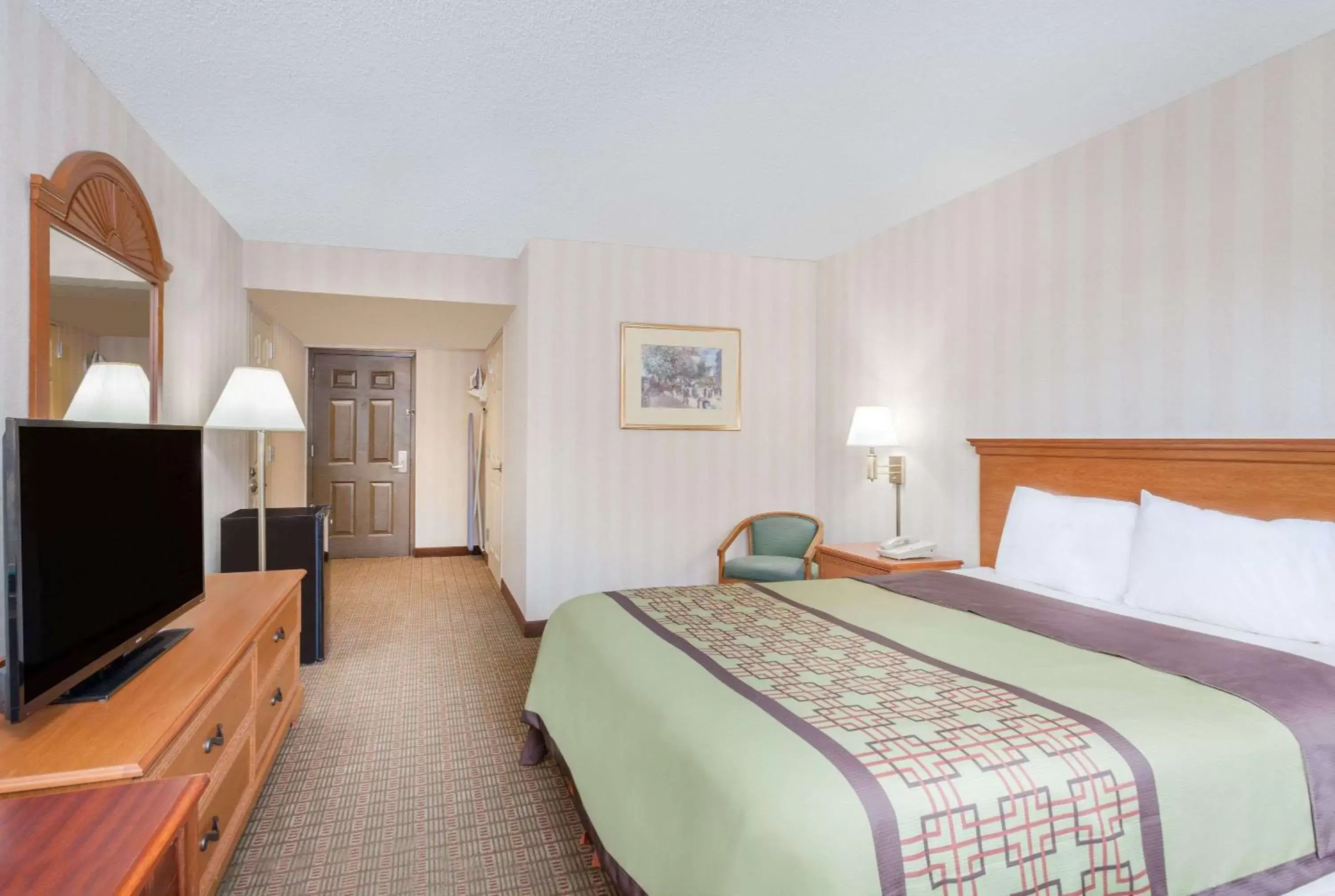Photo of the whole room, Bed in Days Inn by Wyndham Albany SUNY