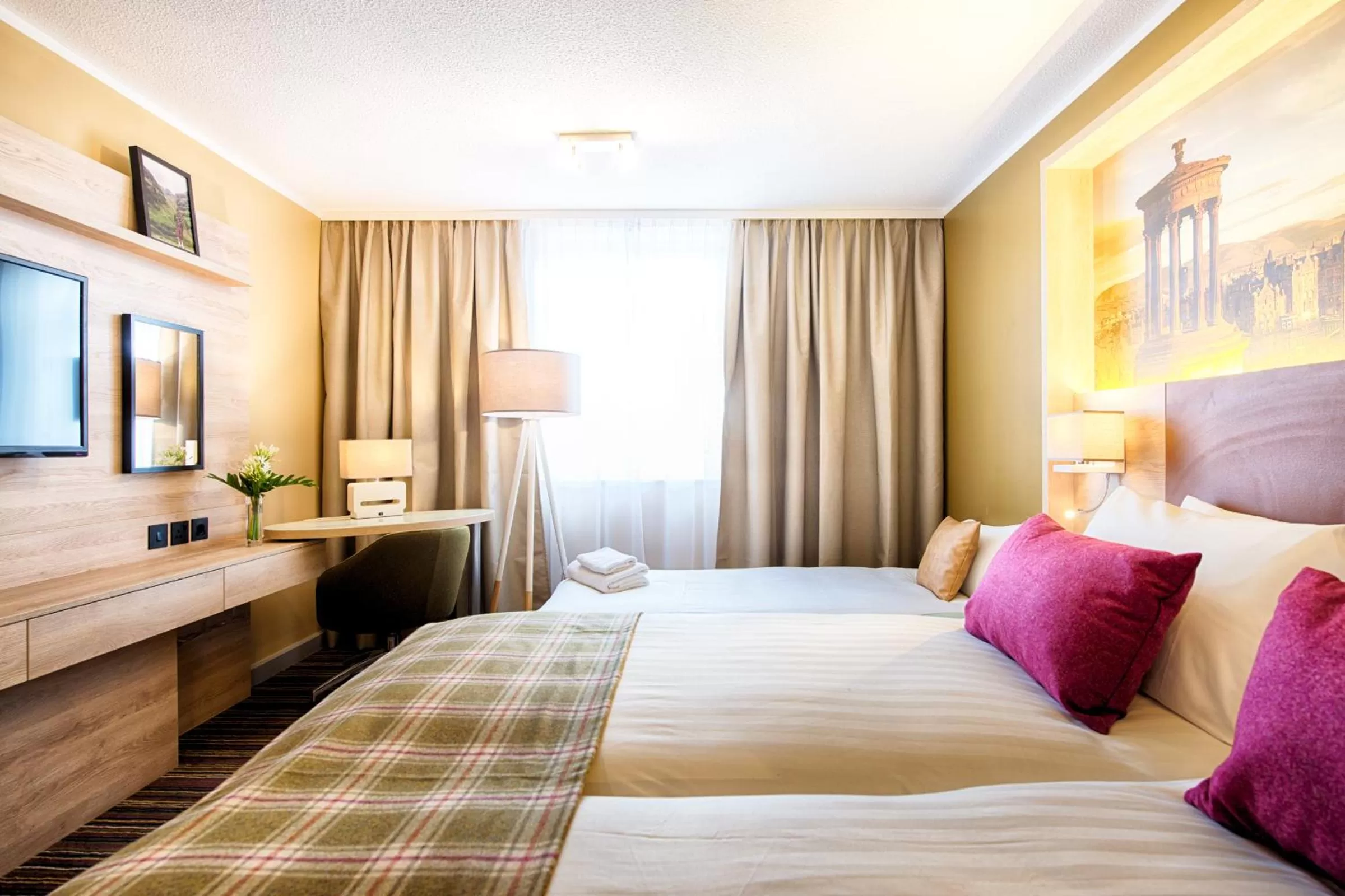 Bedroom, Bed in Leonardo Hotel Edinburgh Haymarket