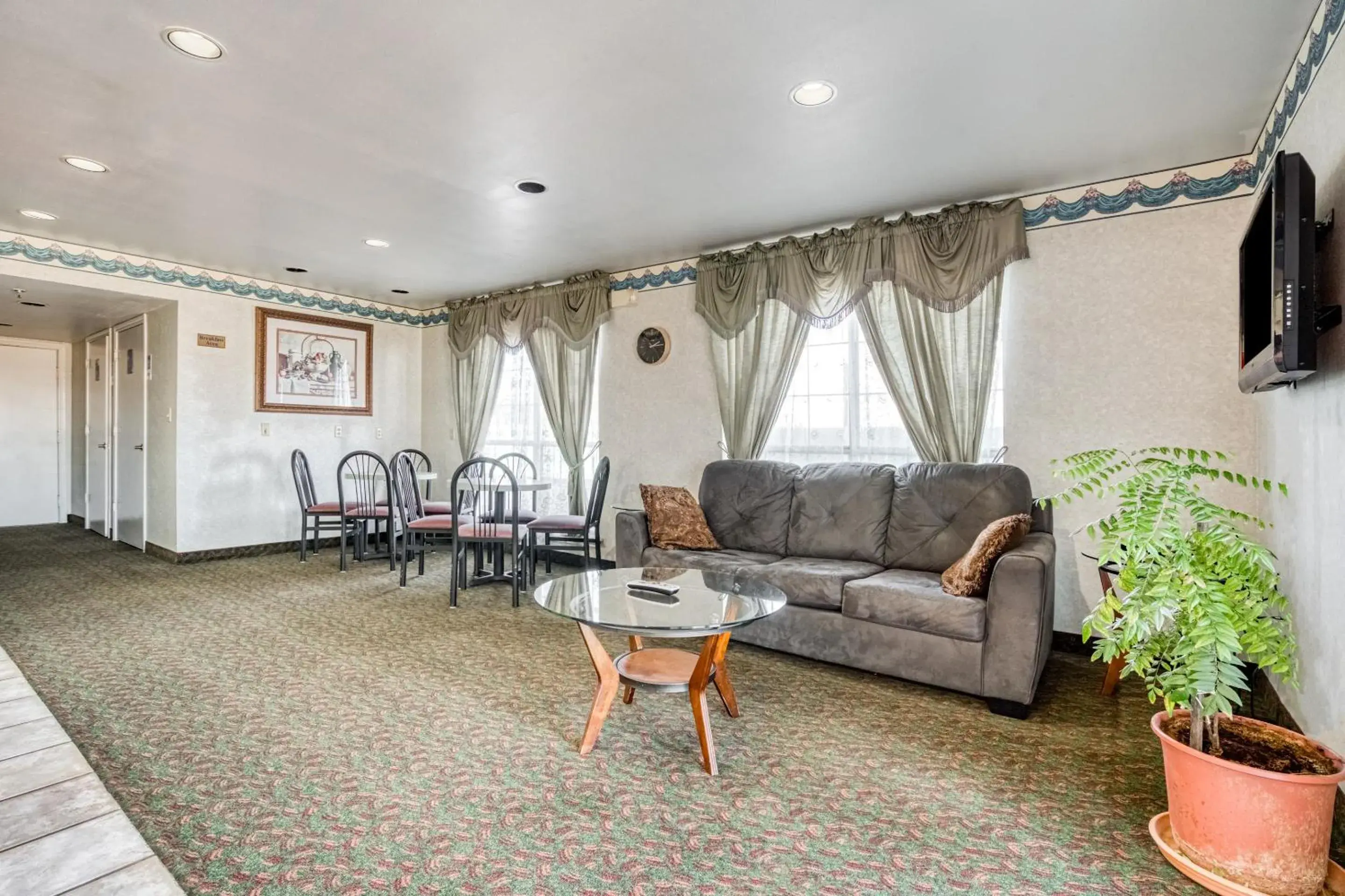 Lobby or reception, Seating Area in OYO Hotel Wichita Falls I-44 Sheppard Airforce