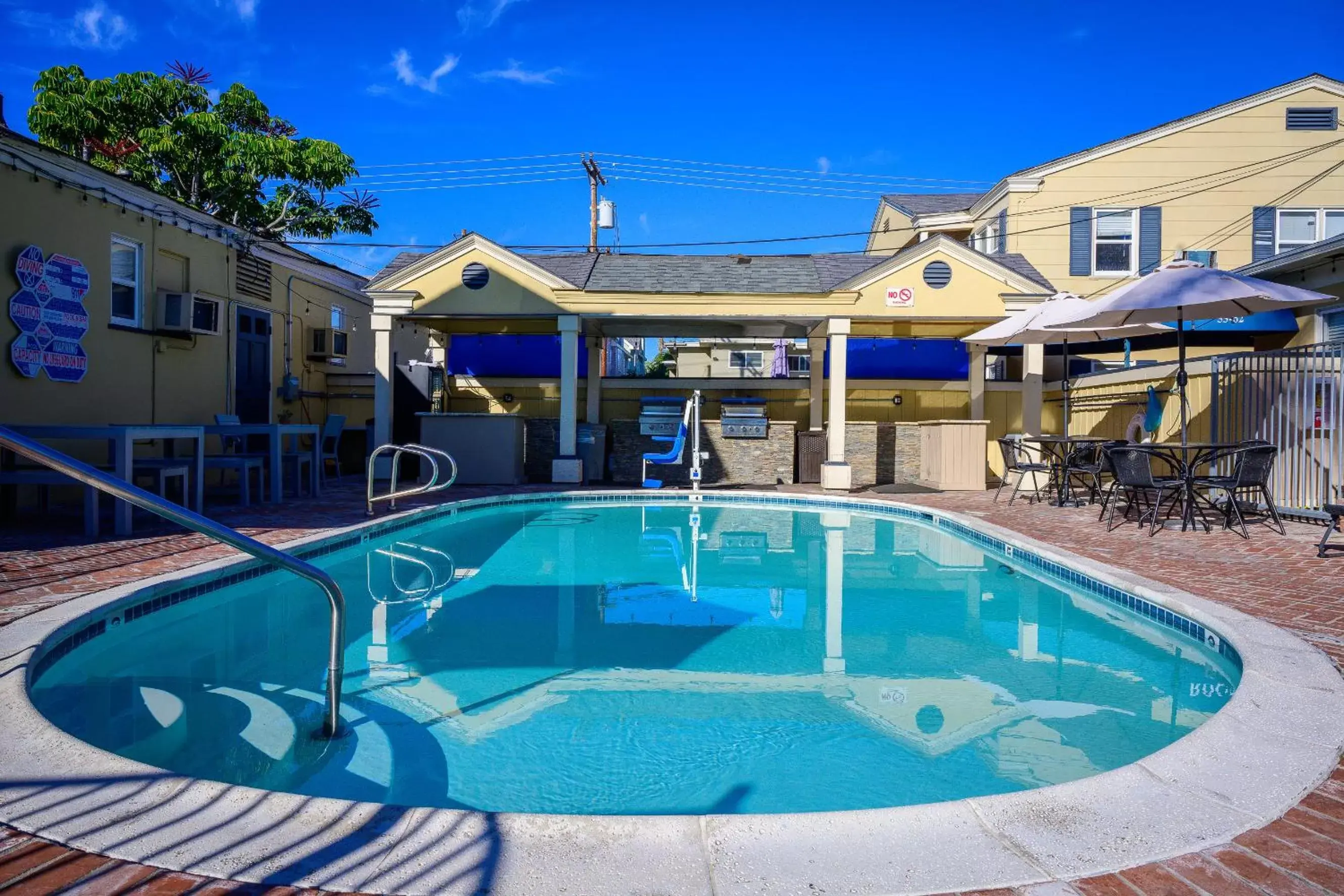 Swimming Pool in Coronado Inn