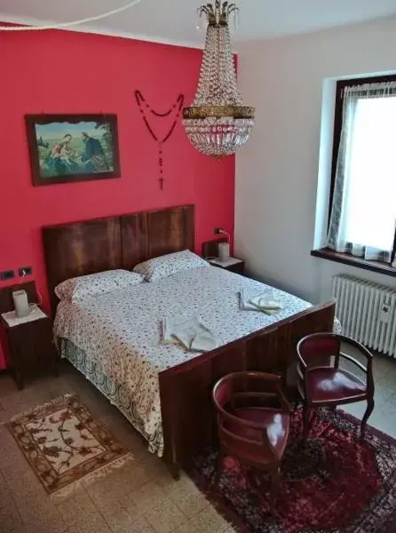 Photo of the whole room, Bed in B&B I Cherubini