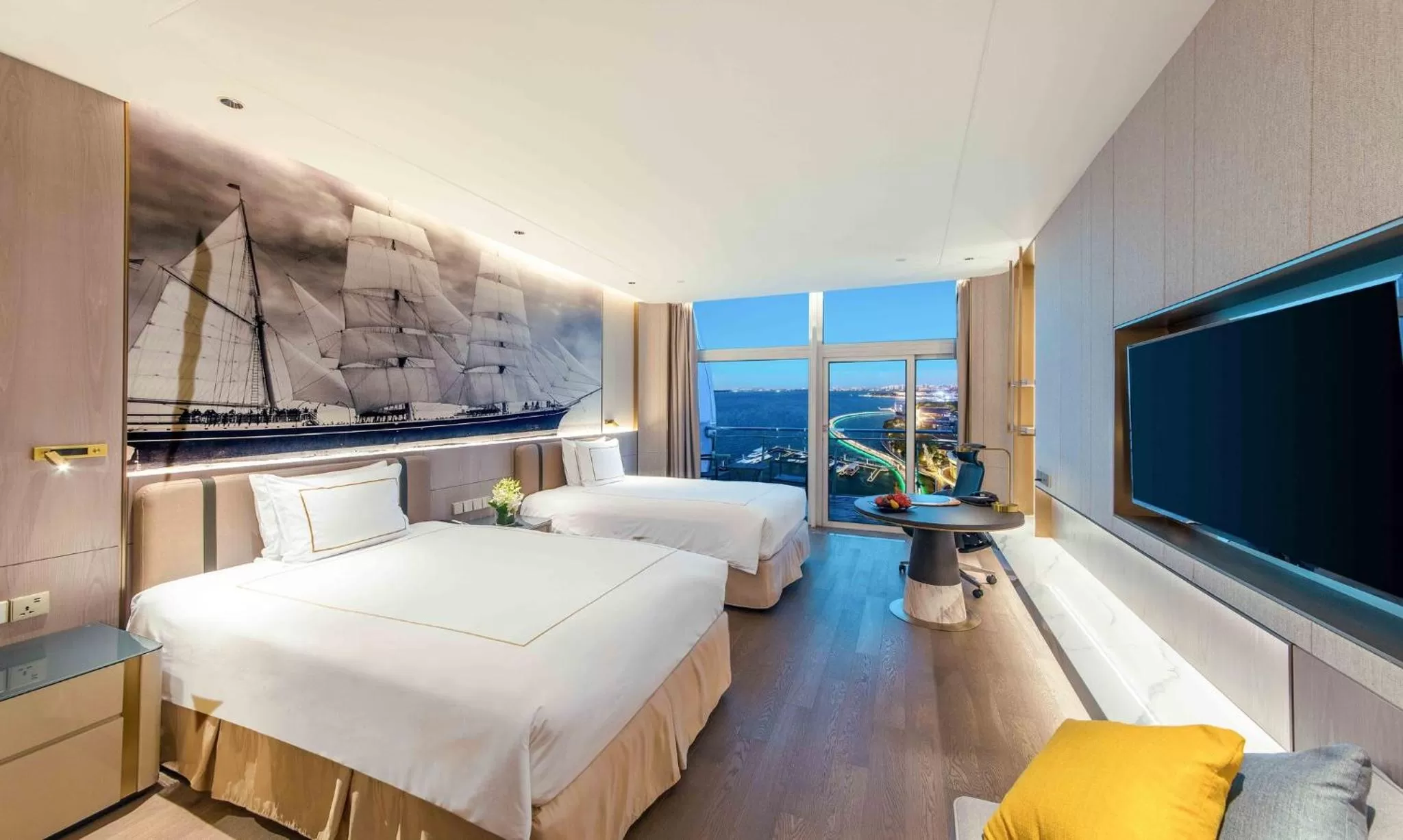 Photo of the whole room, Bed in Crowne Plaza Suzhou by IHG