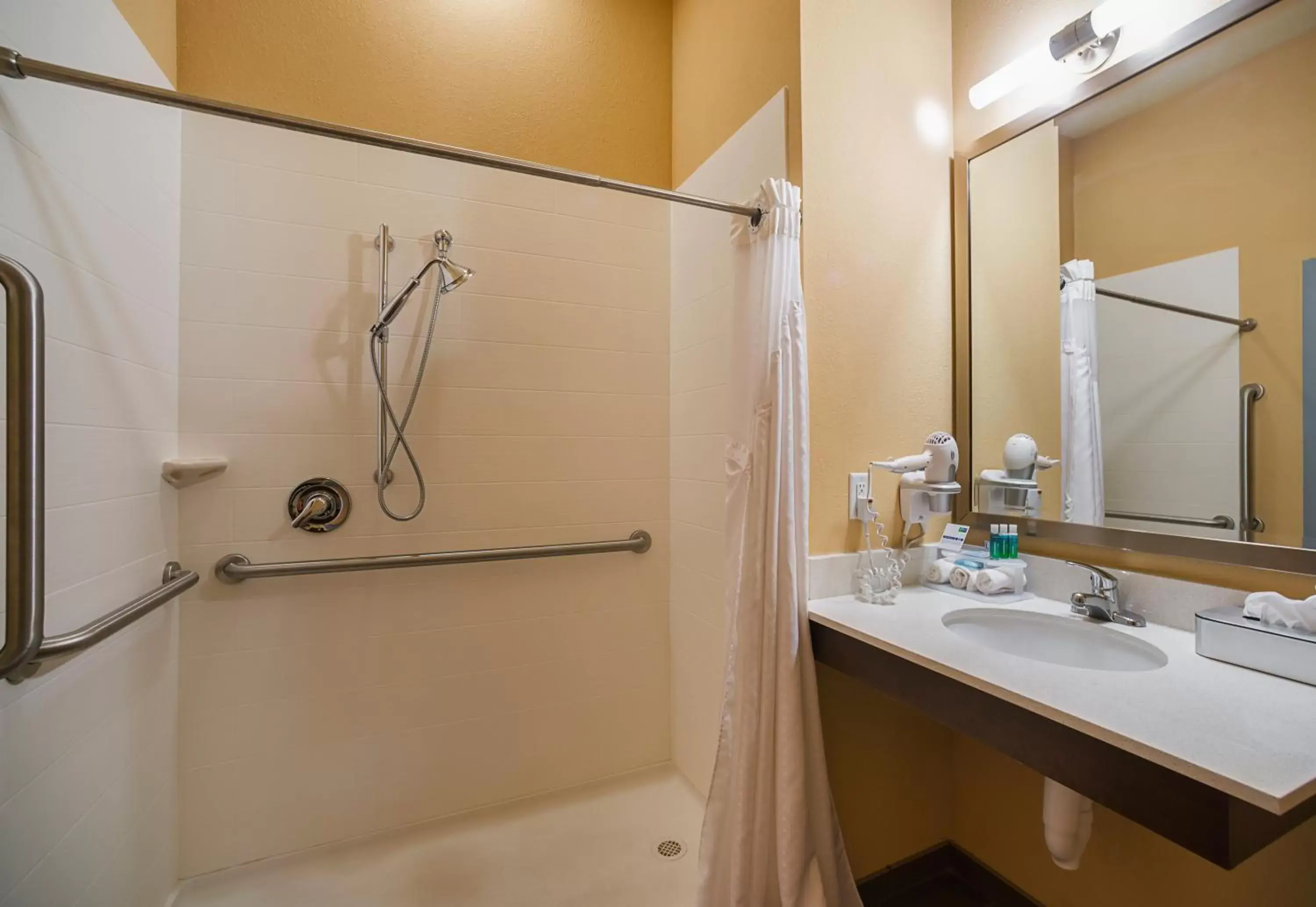 Bathroom in Best Western St. Louis Airport North Hotel & Suites