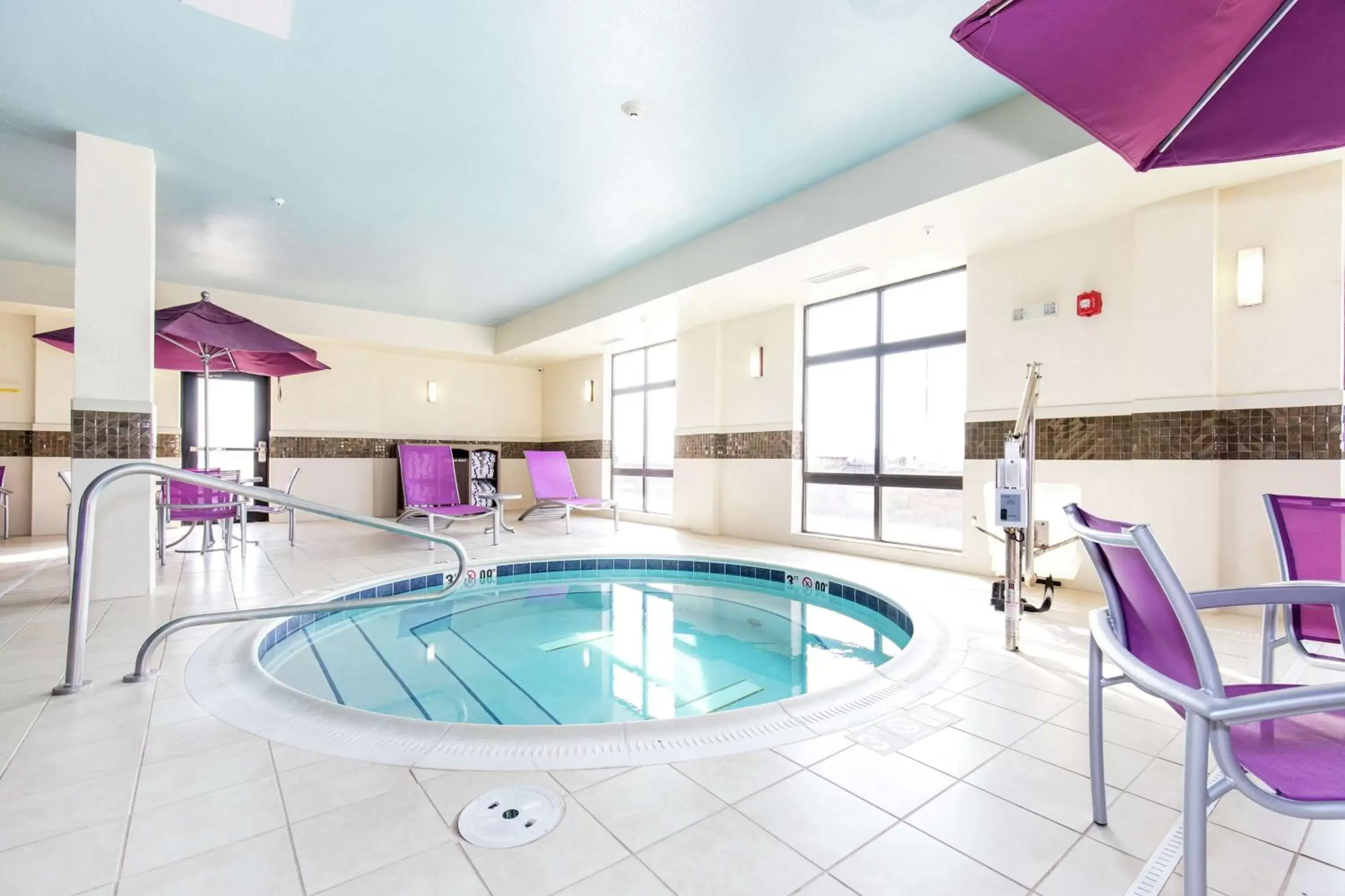 Pool view, Swimming Pool in Hampton Inn and Suites Sandusky/Milan