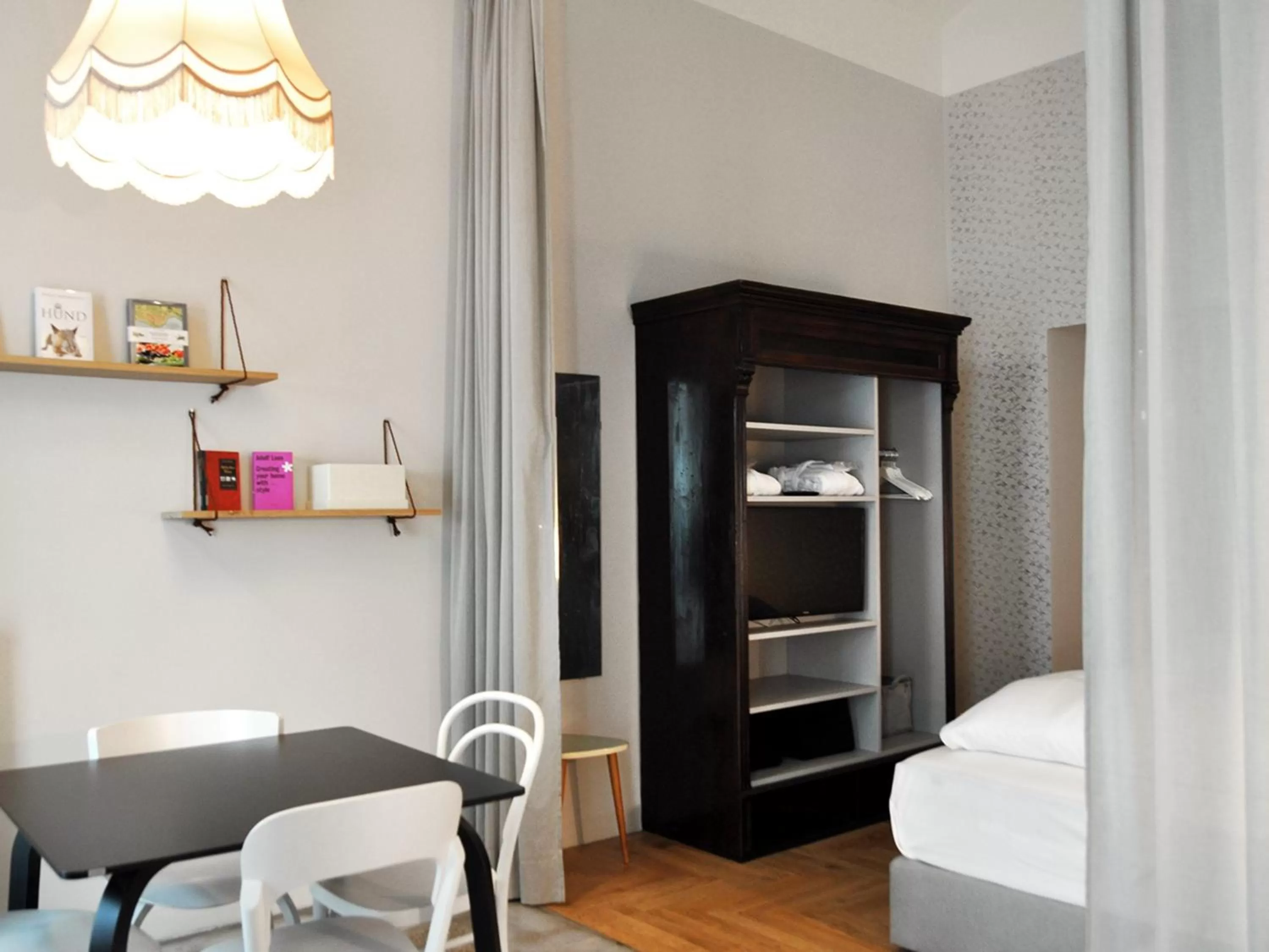 Dining area, Bed in grätzlhotel Karmelitermarkt