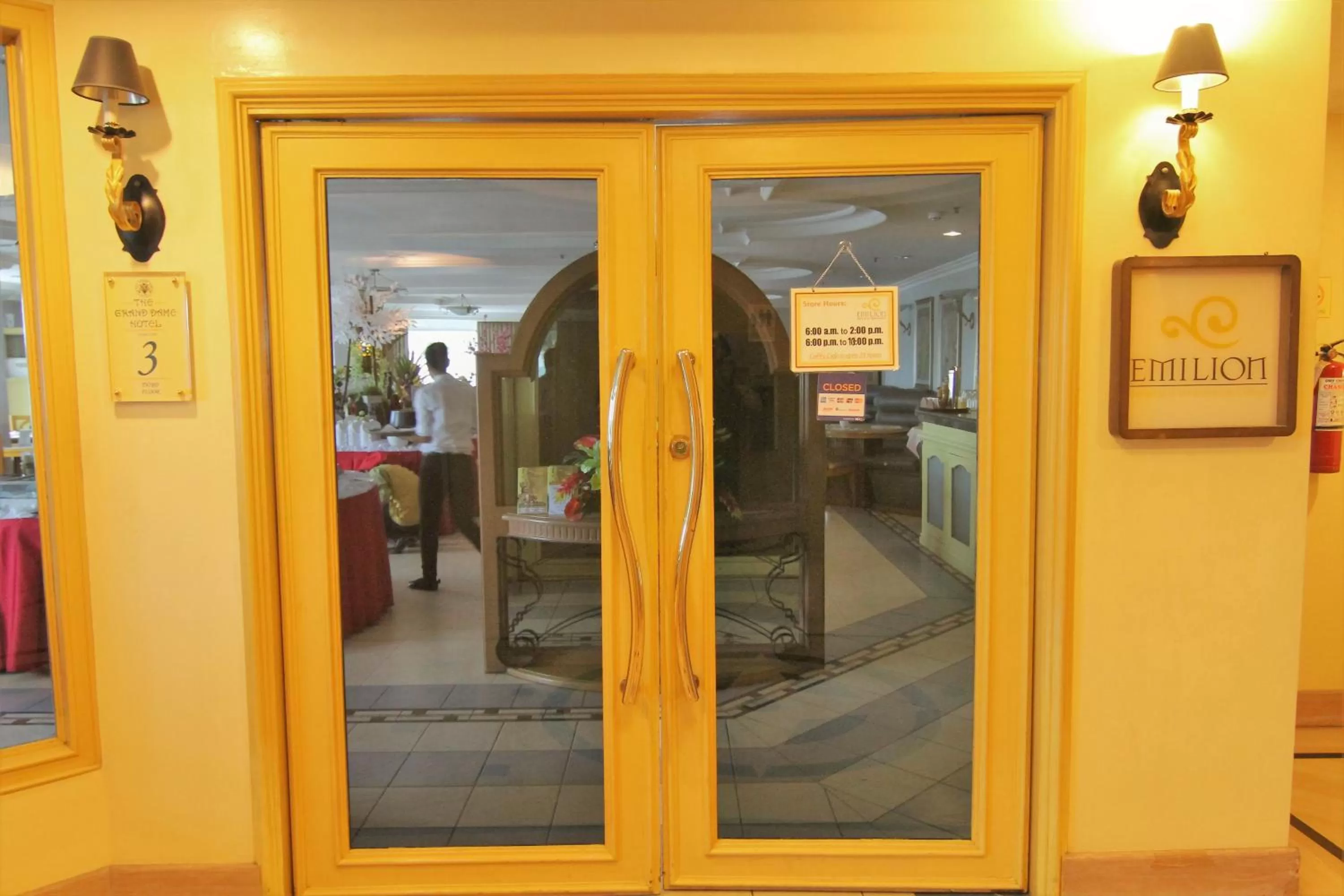 Restaurant/places to eat in The Grand Dame Hotel