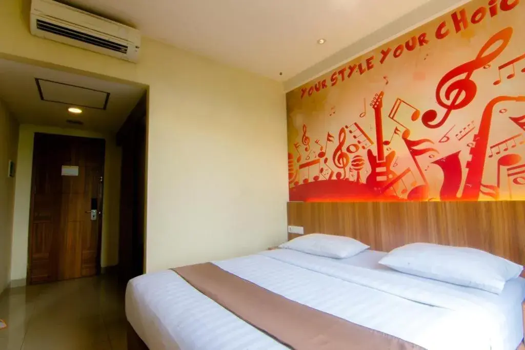 Bedroom, Bed in Front One Hotel Purwodadi