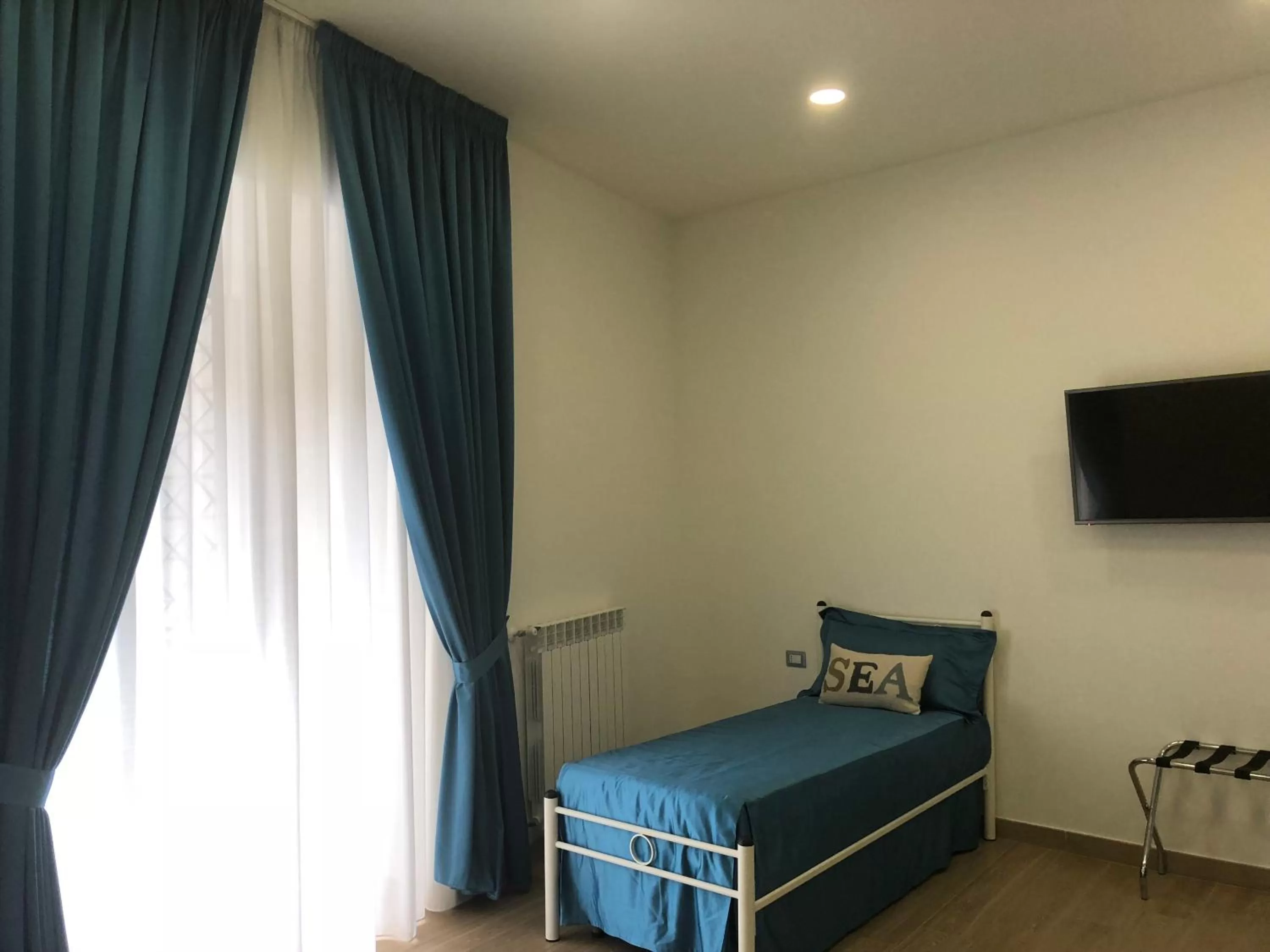 Property building, Bed in Antica Capri