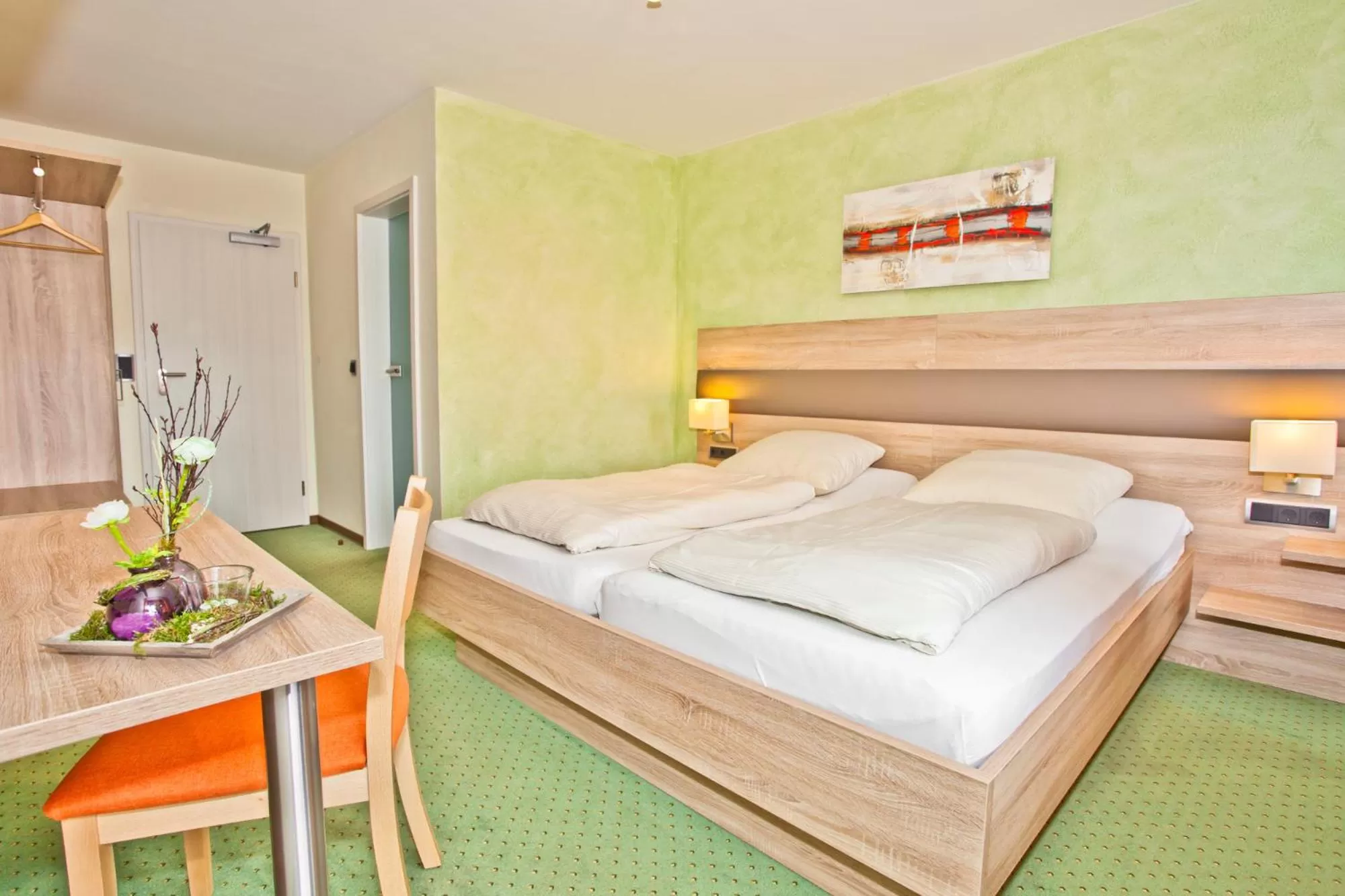 Photo of the whole room, Bed in Frühstückshotel Landgasthof Kramer