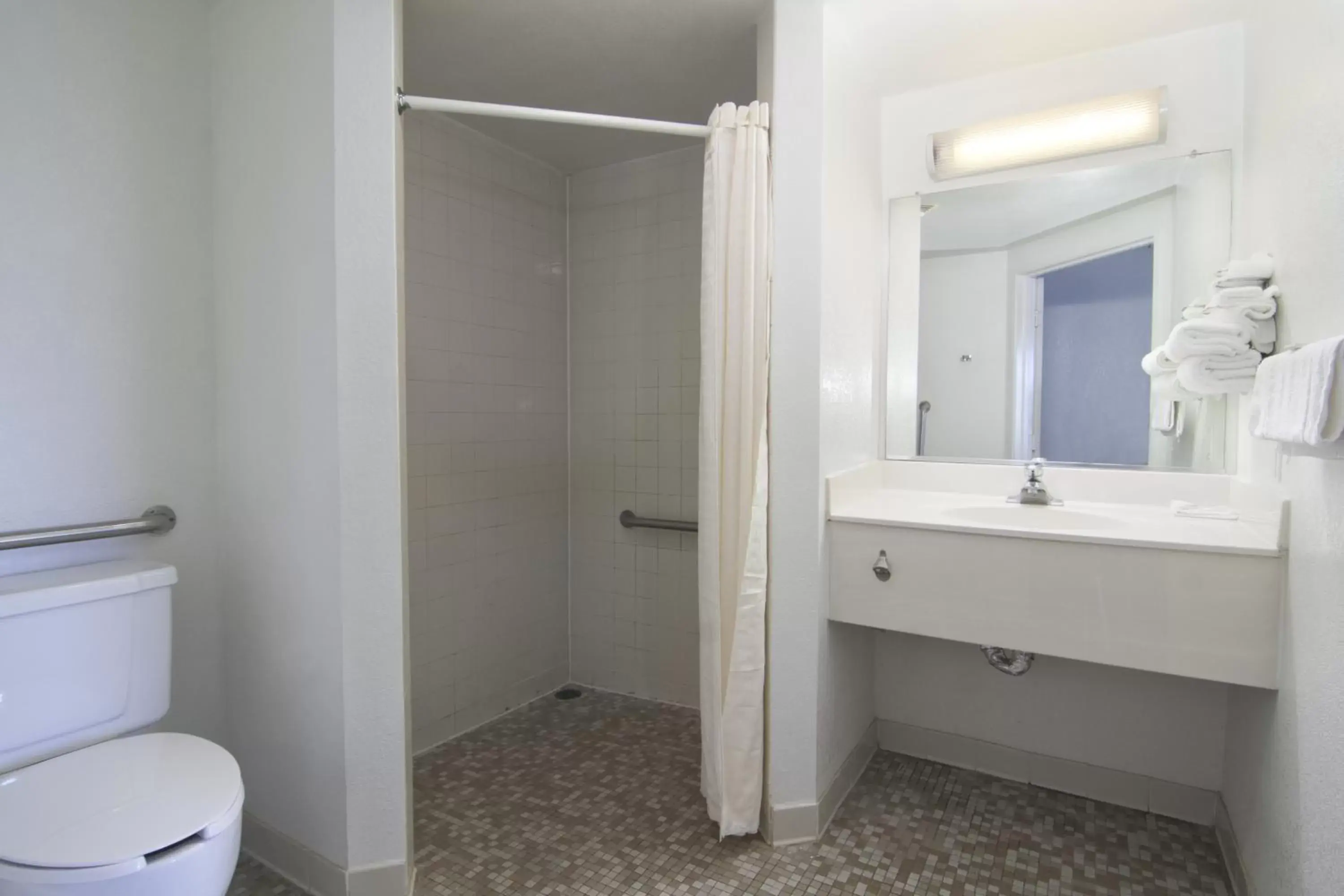 Shower, Bathroom in Motel 6-Lakeville, MN - South - Lakeville