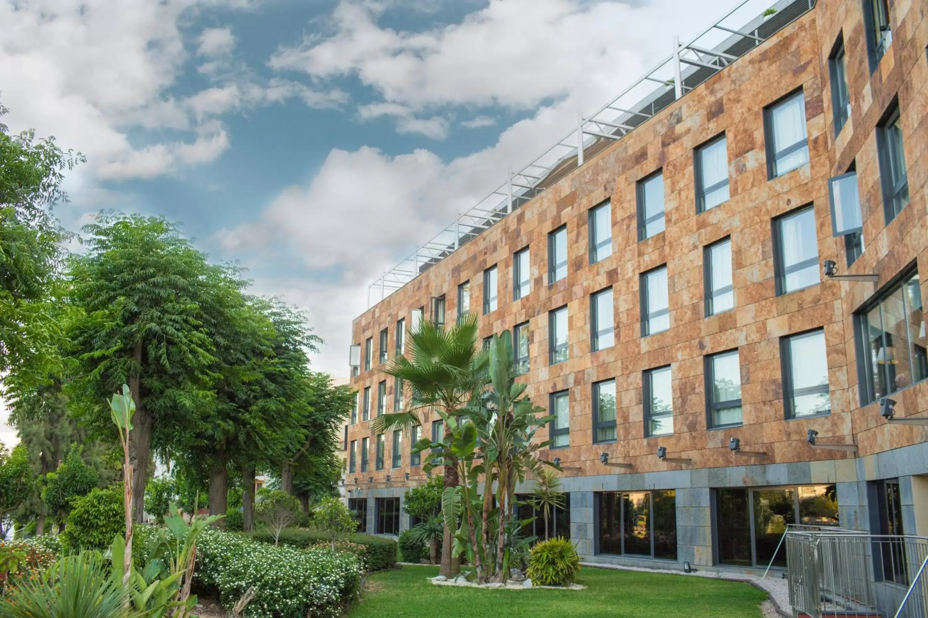 Facade/entrance, Property Building in Ribera de Triana Hotel