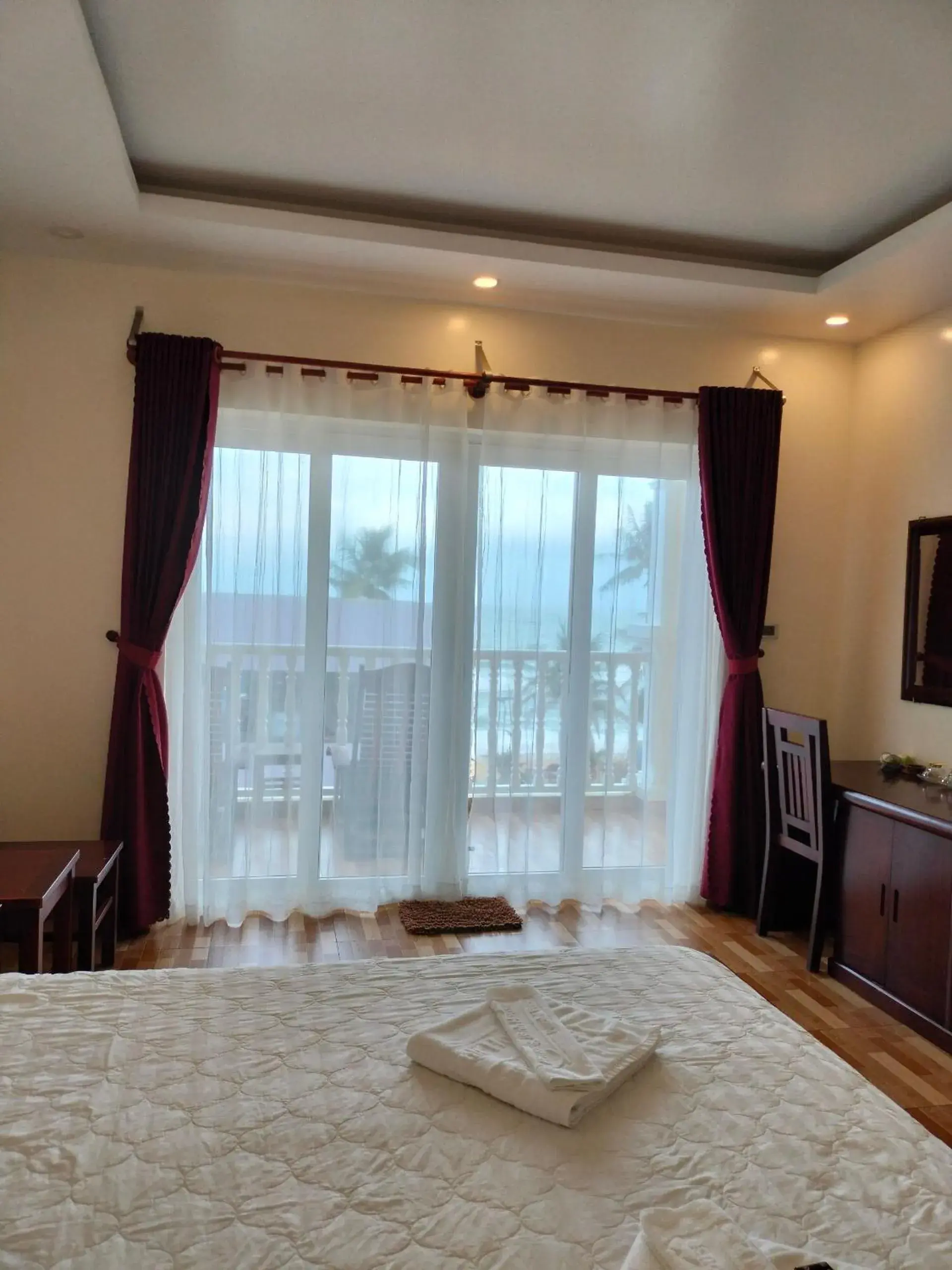 Photo of the whole room, Bed in Phuong Binh House