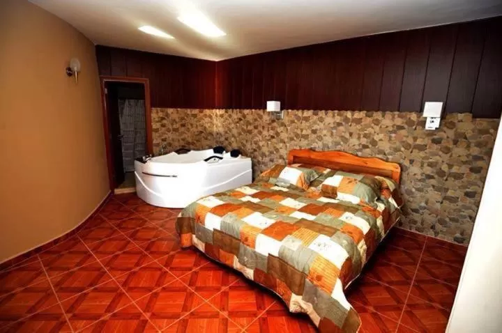 Suite with Hot Tub in Hotel L'Aiglon