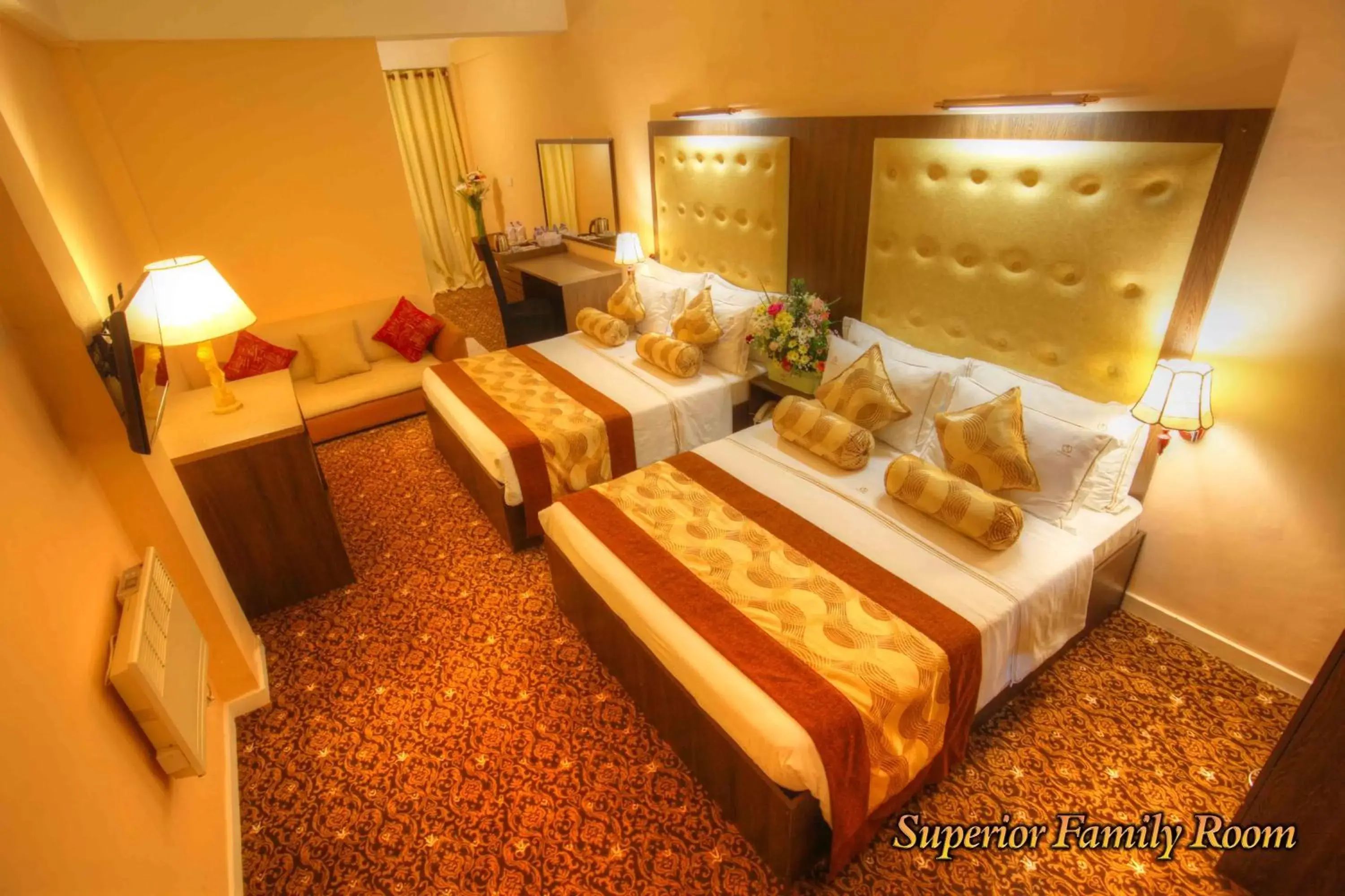 Photo of the whole room, Bed in The Queensburry City Hotel Photo of the whole room, Bed in The Queensburry City Hotel