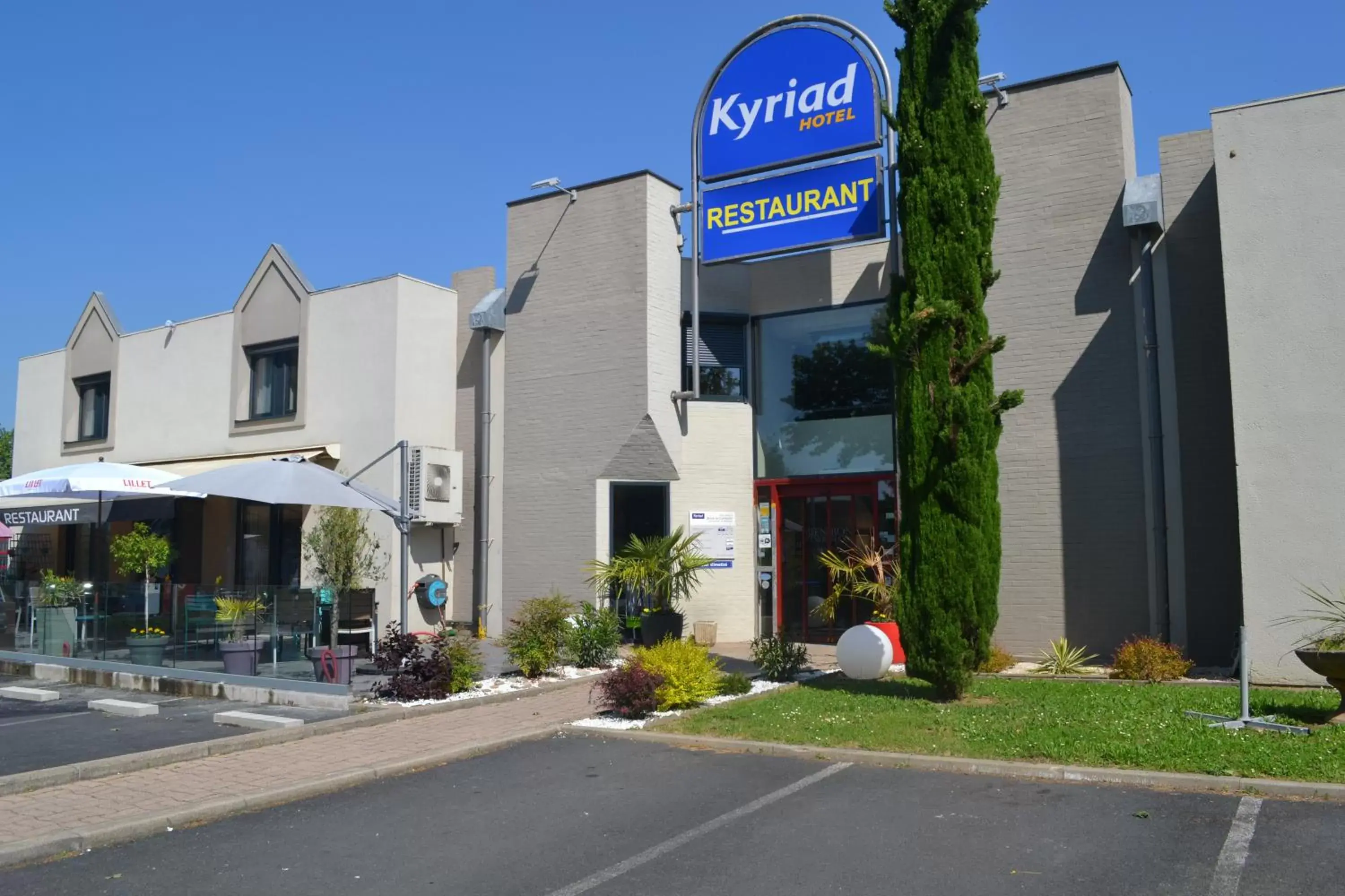 Property Building in Hotel Restaurant Kyriad Brive Centre